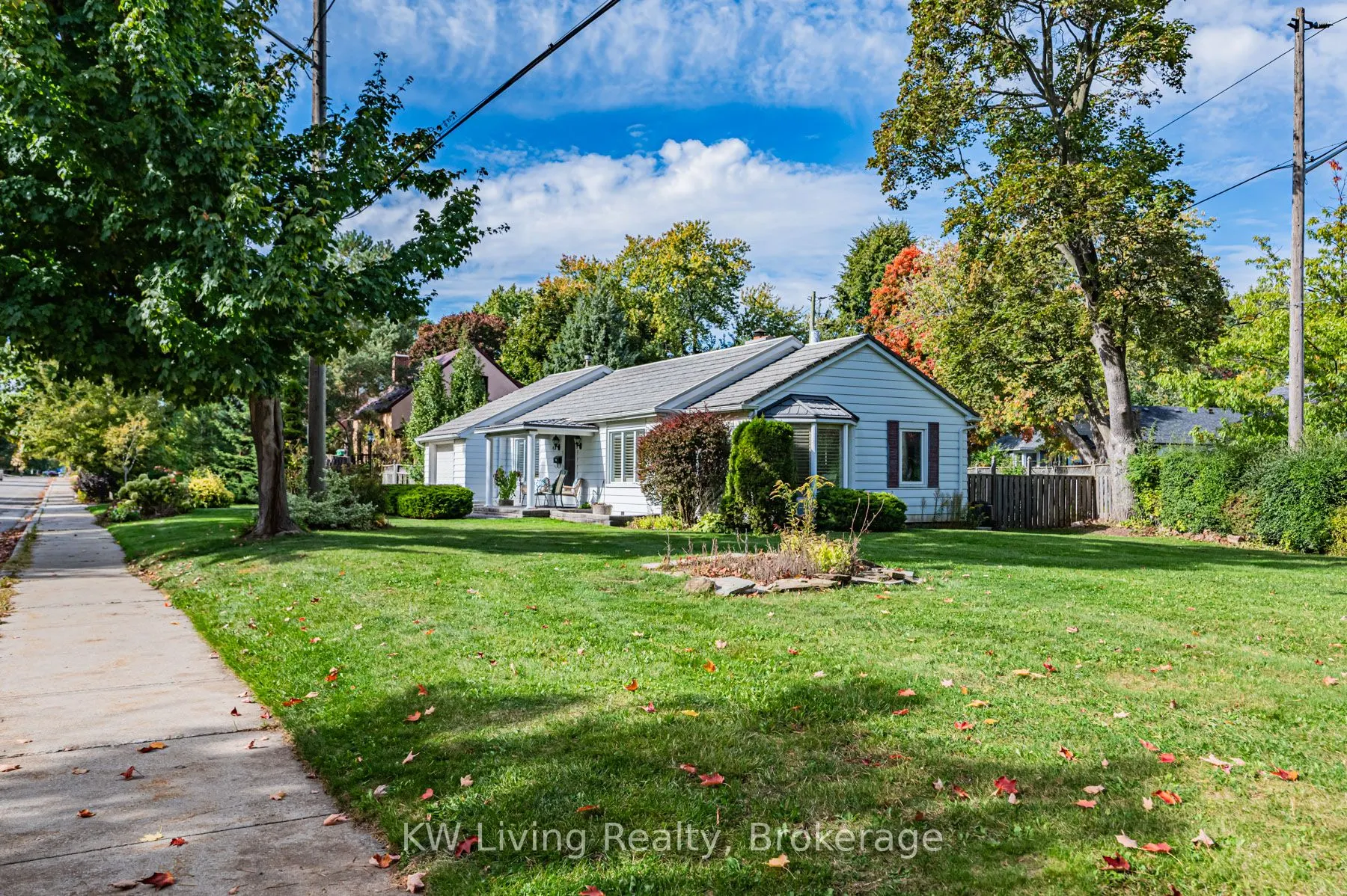 43 Maple Avenue S