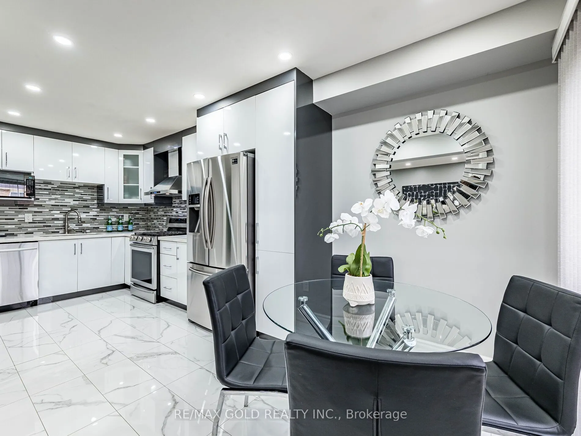 39 Tessler Crescent