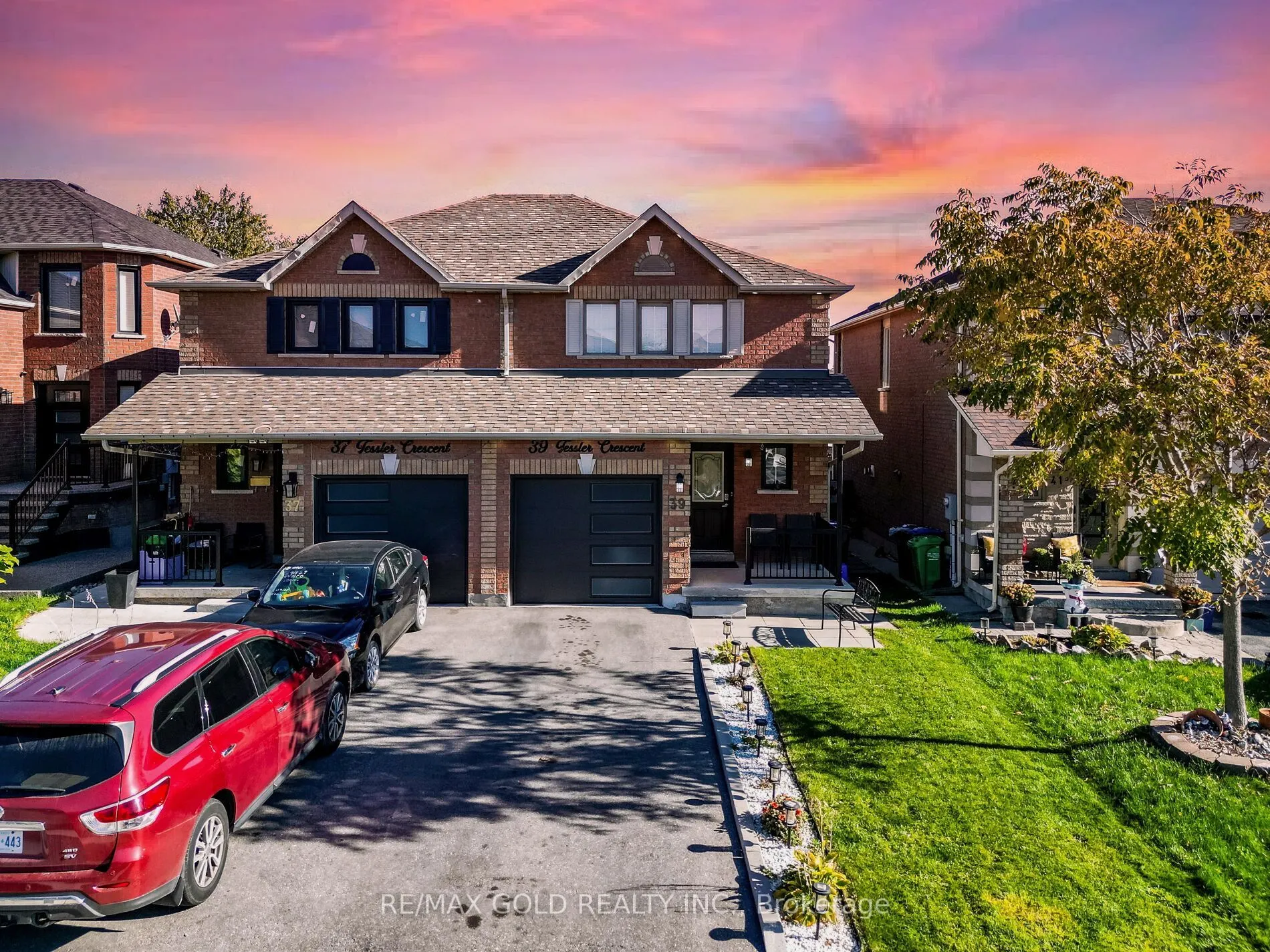 39 Tessler Crescent