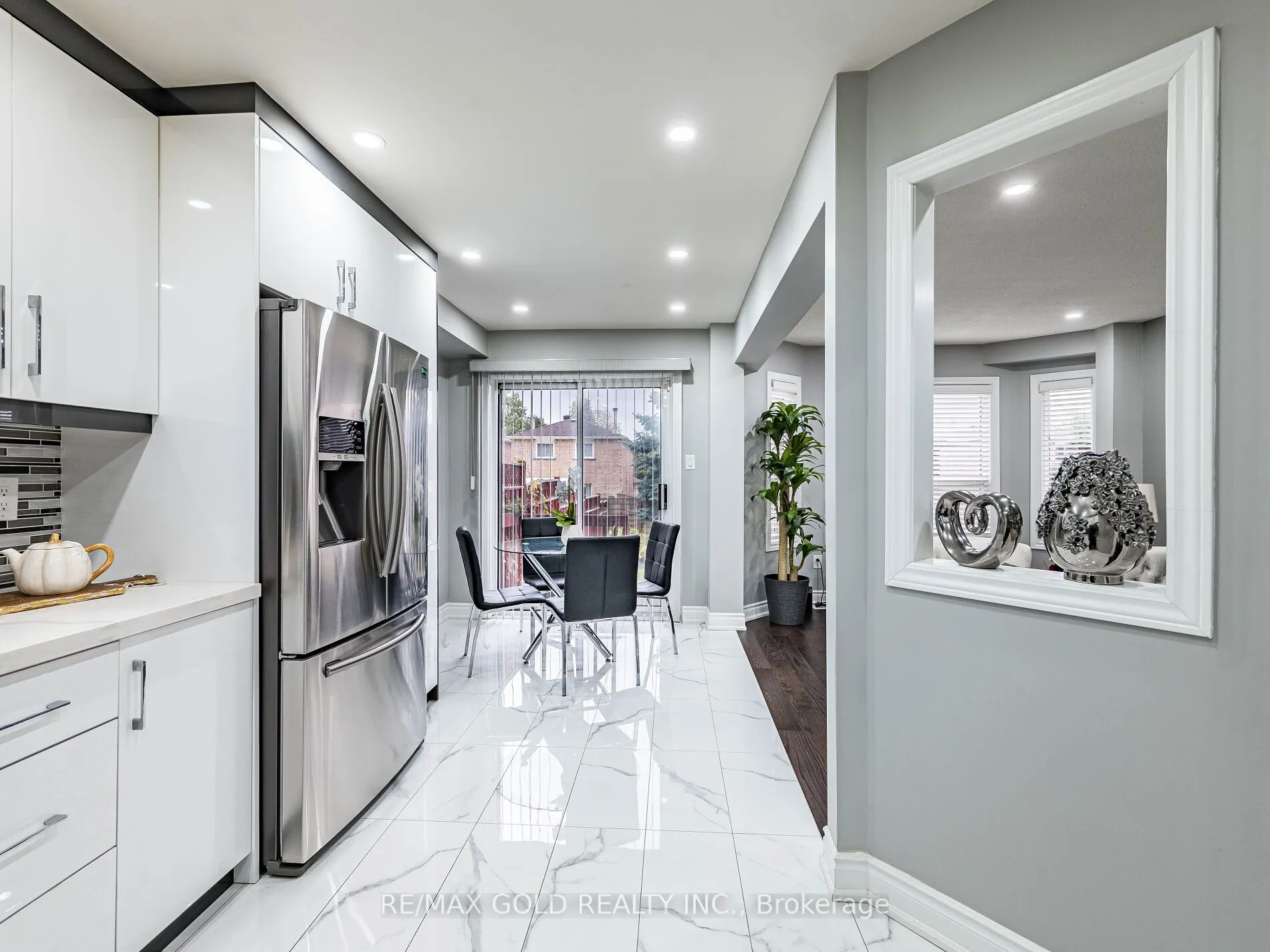 39 Tessler Crescent