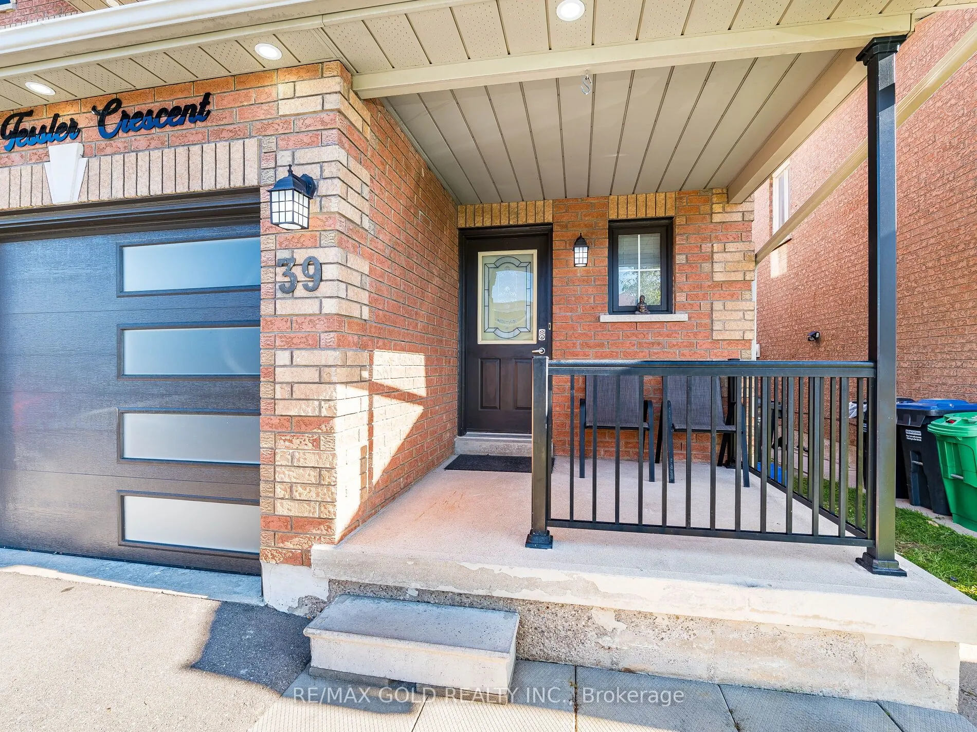 39 Tessler Crescent