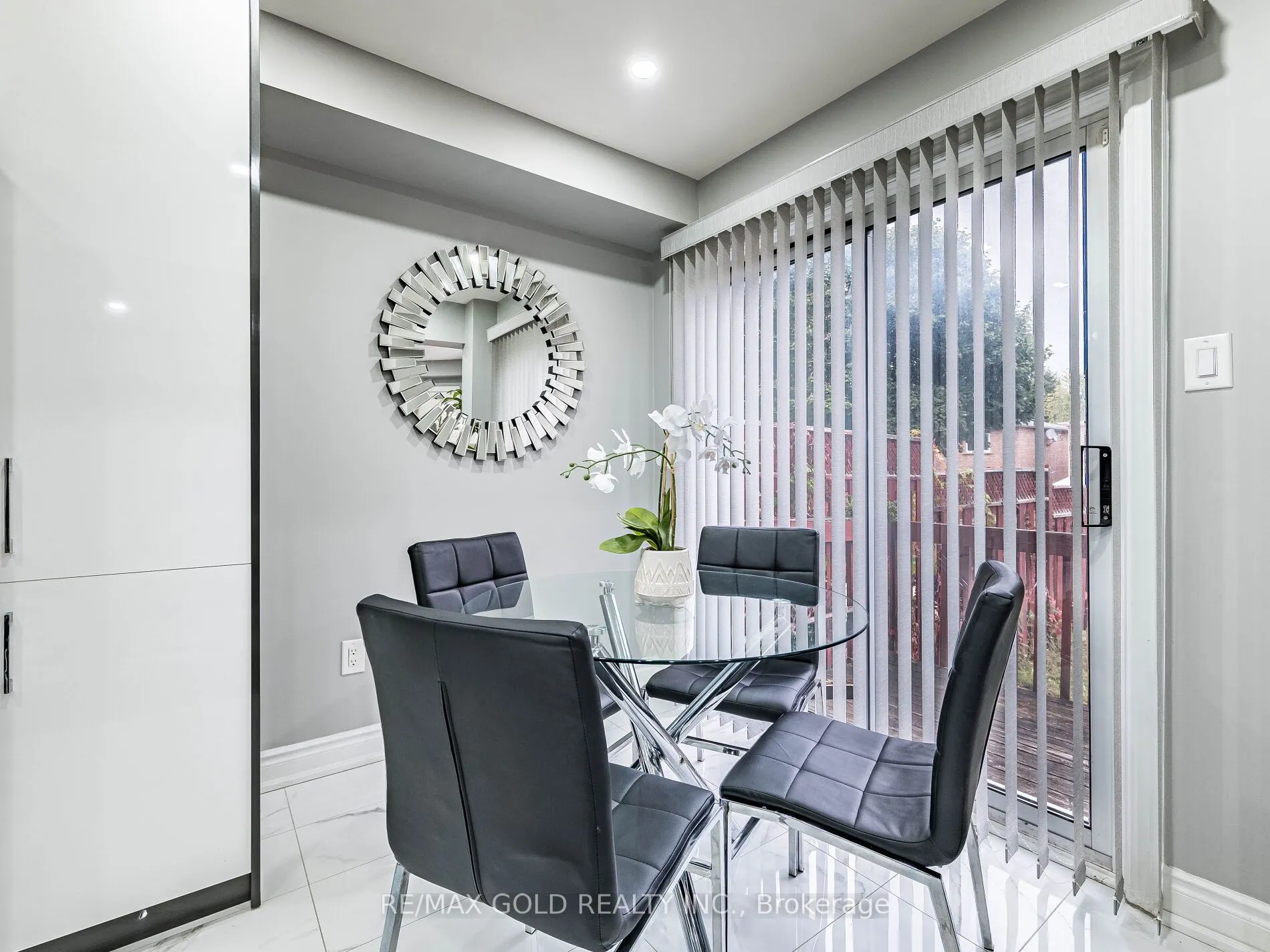 39 Tessler Crescent