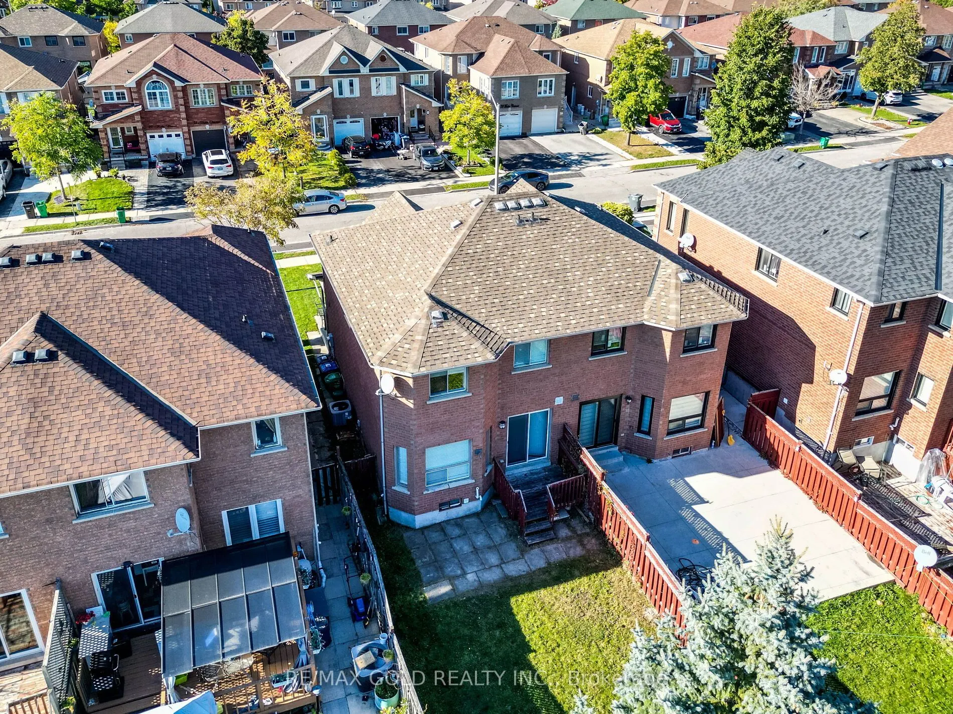 39 Tessler Crescent