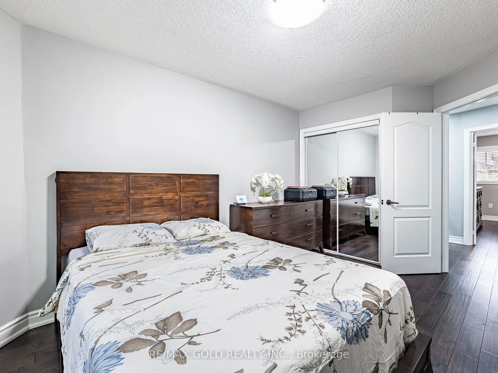 39 Tessler Crescent