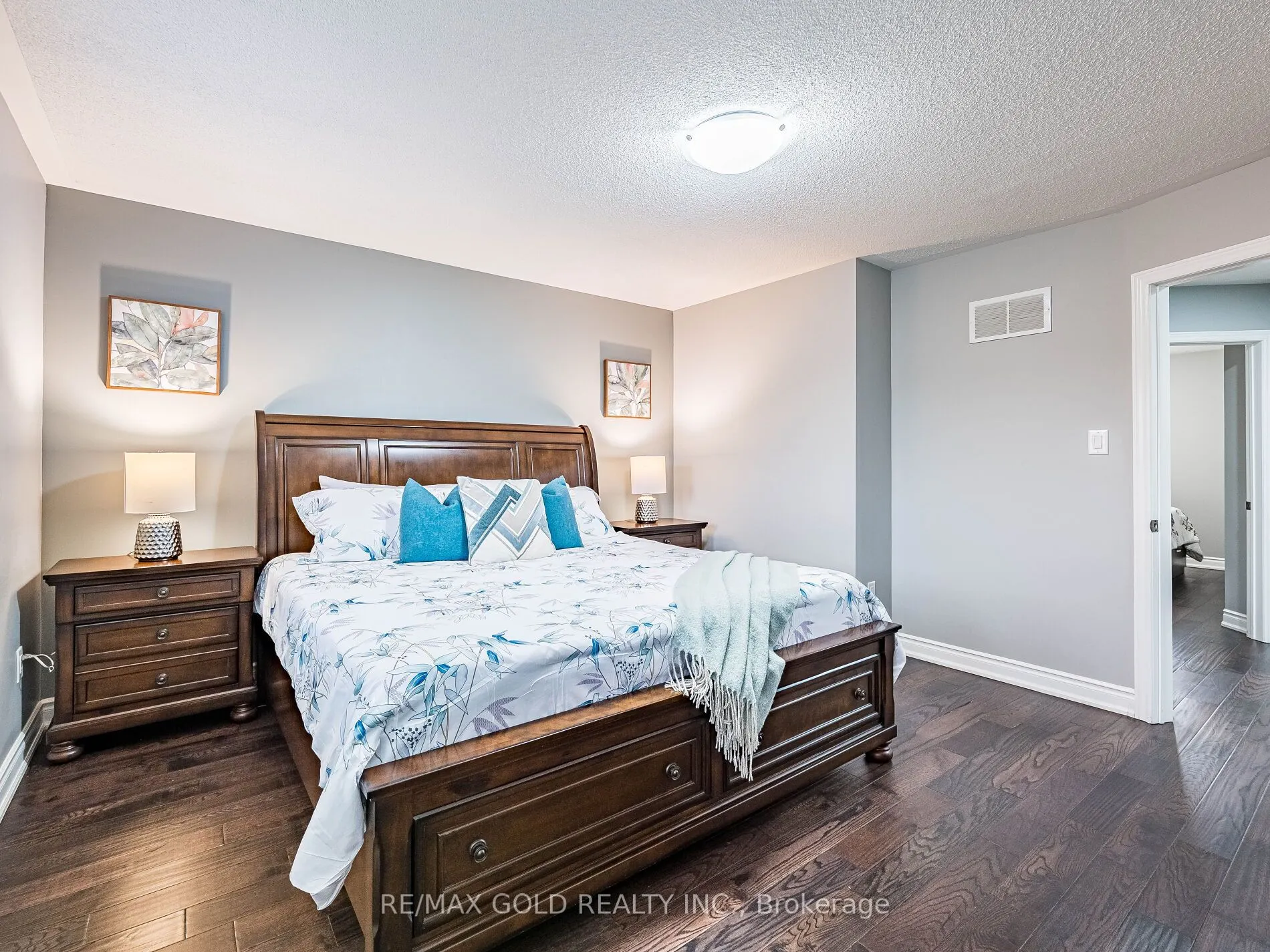 39 Tessler Crescent
