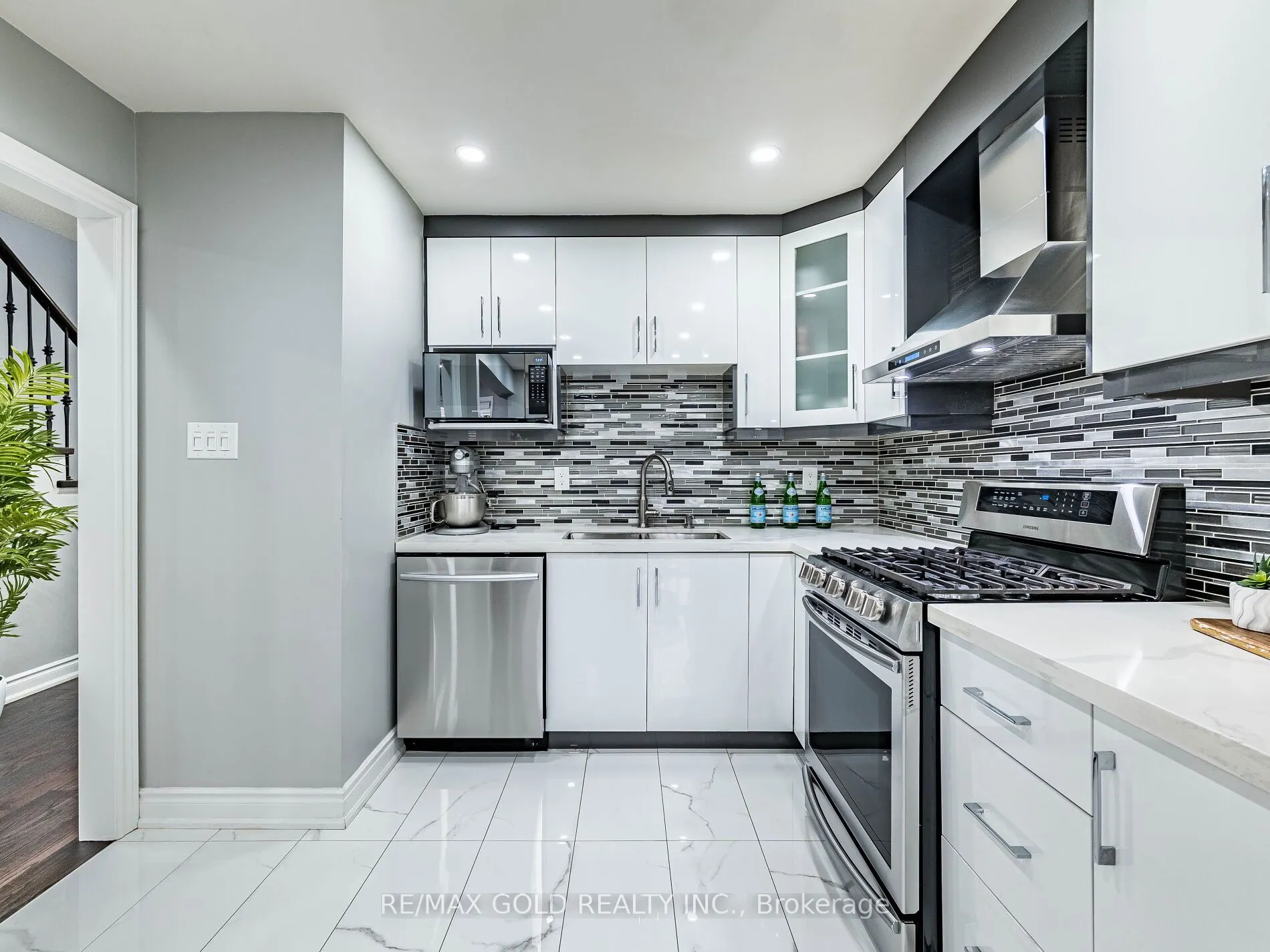 39 Tessler Crescent