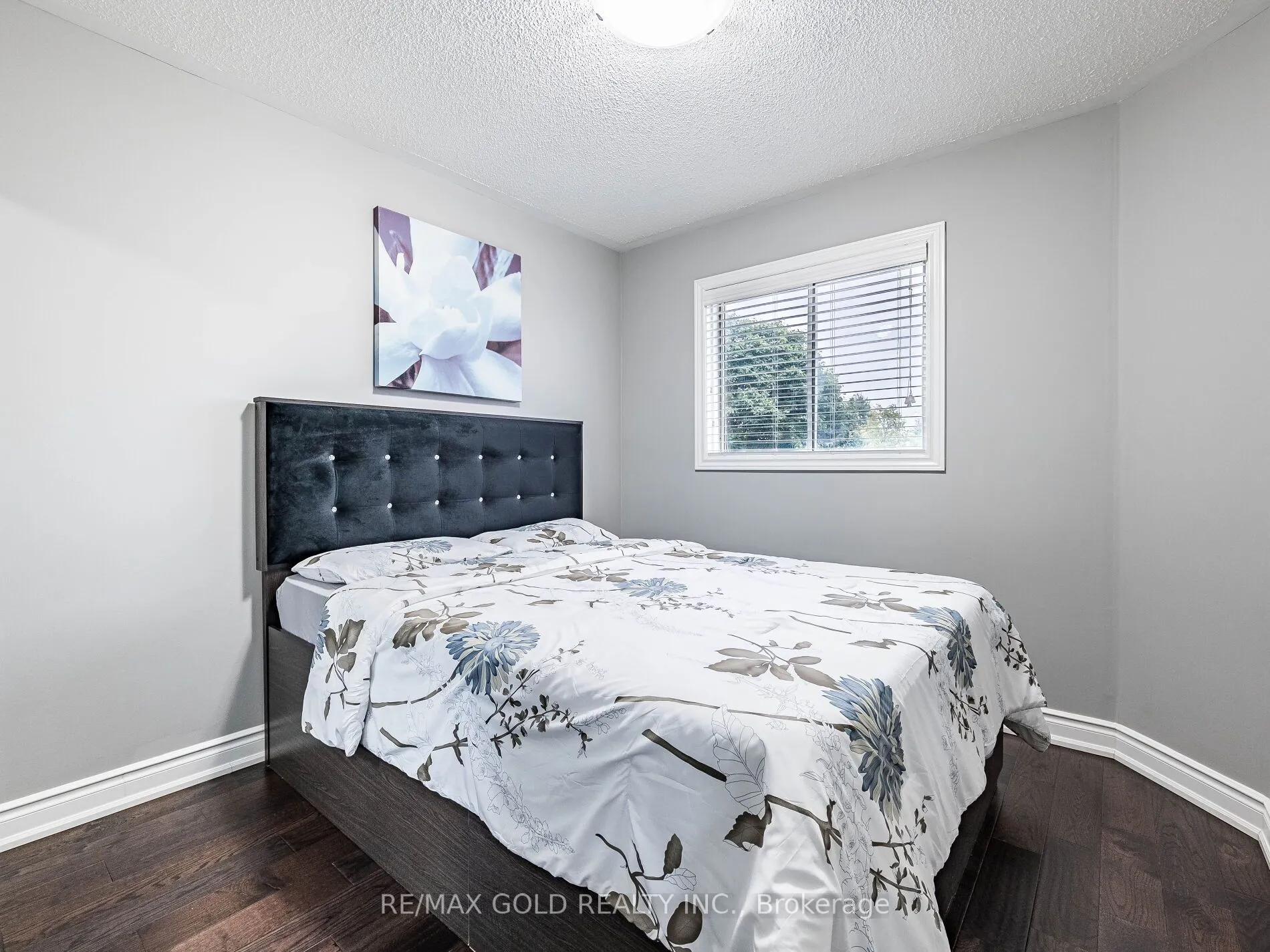 39 Tessler Crescent