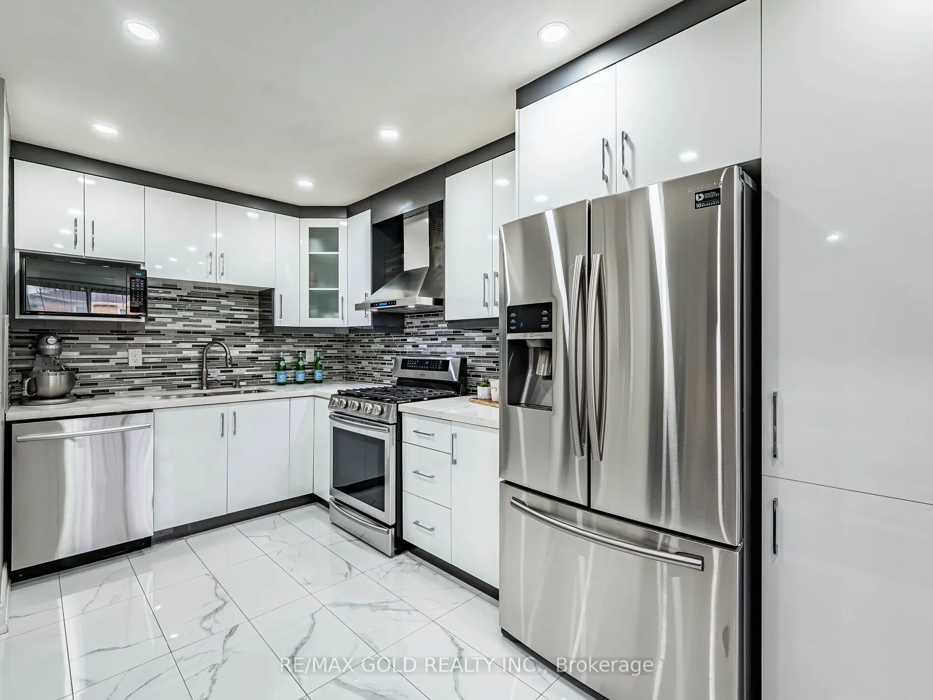 39 Tessler Crescent