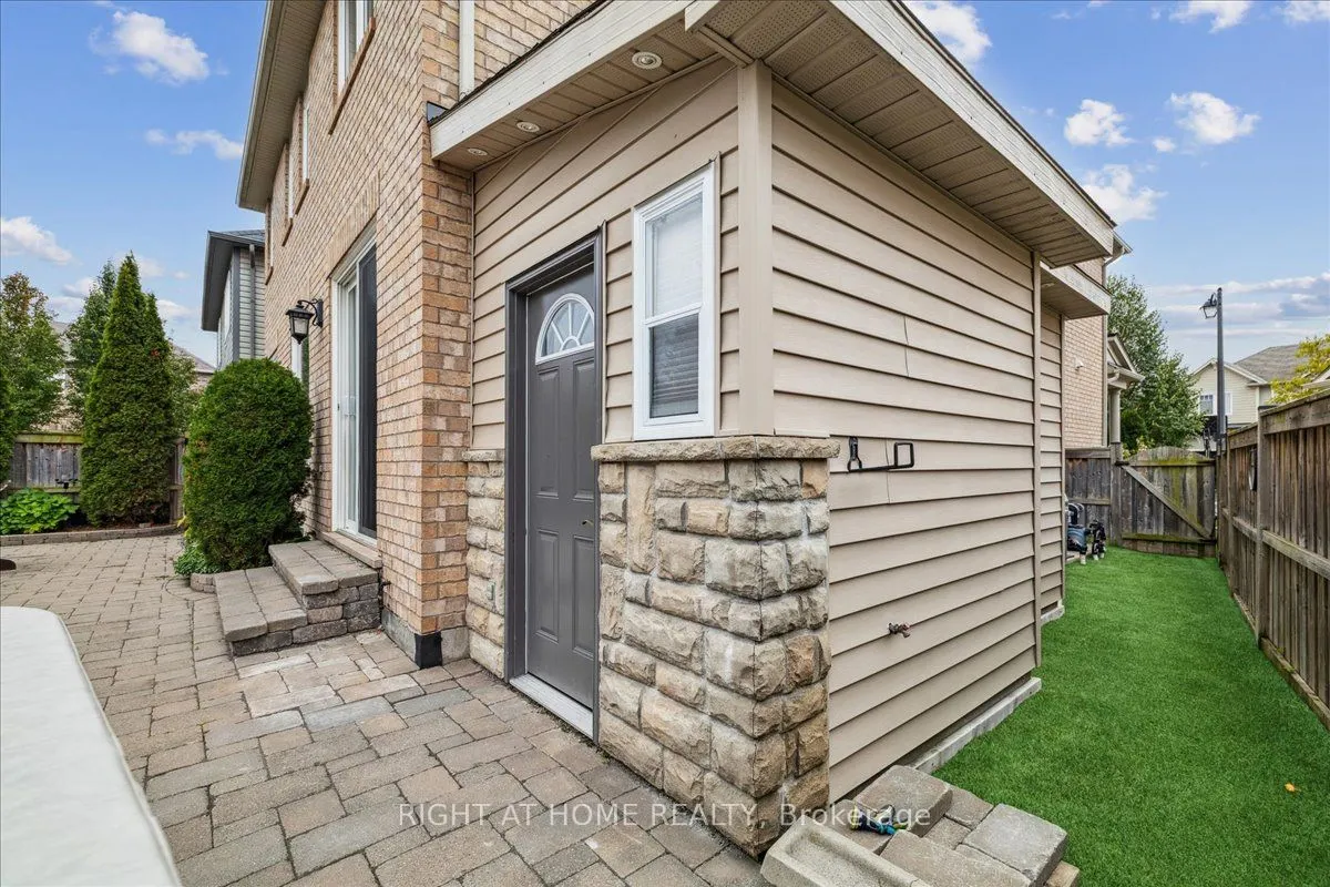 899 Pickersgill Crescent