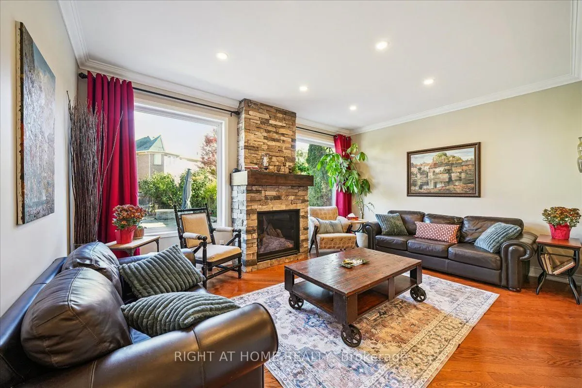 899 Pickersgill Crescent