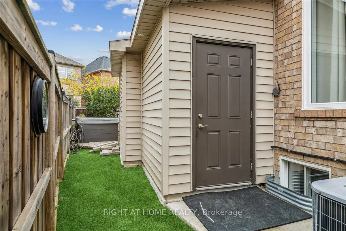 899 Pickersgill Crescent
