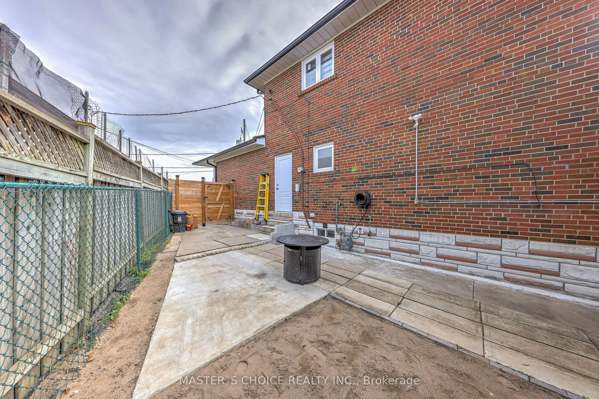 17 Slater Court