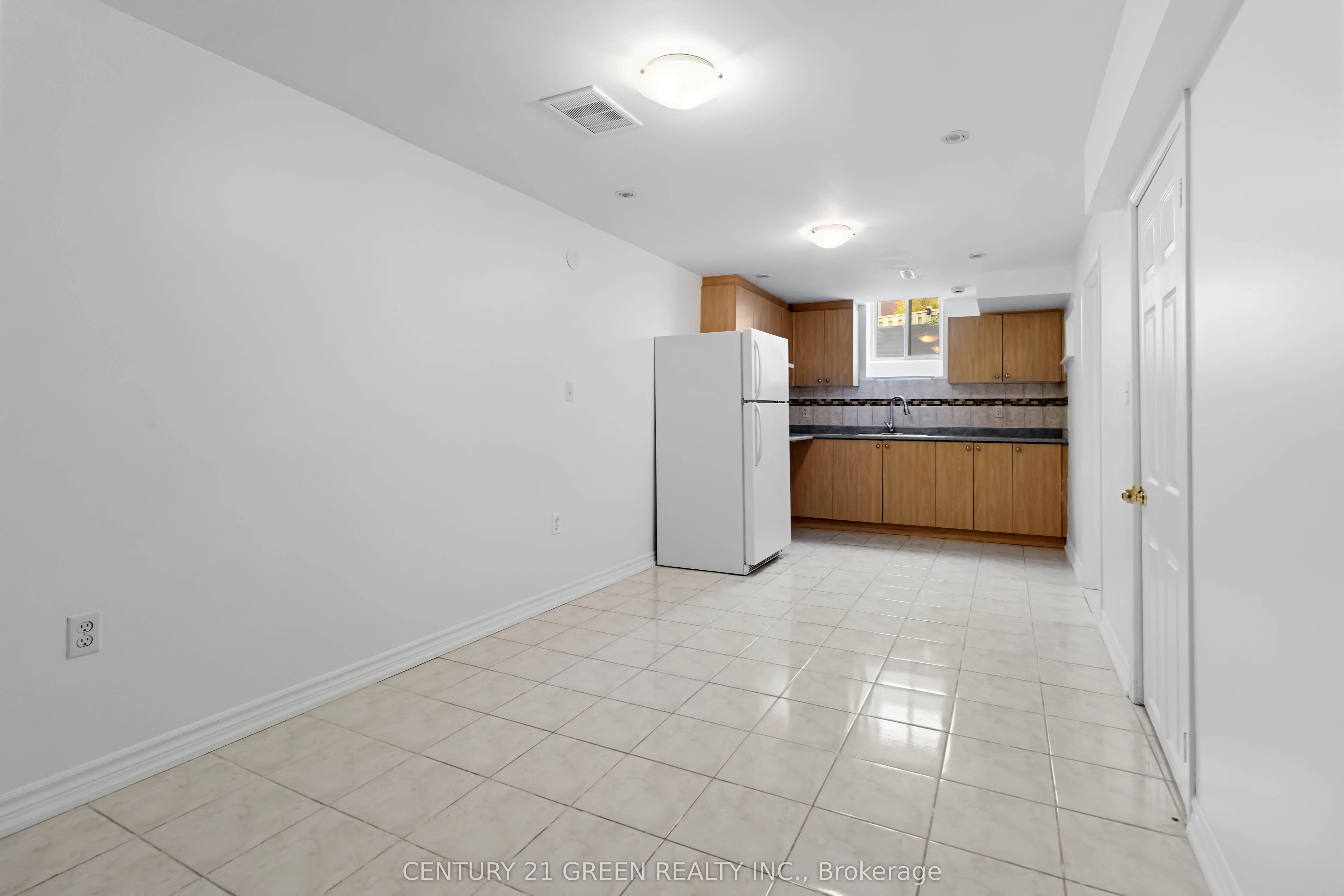 6085 Rowers Crescent