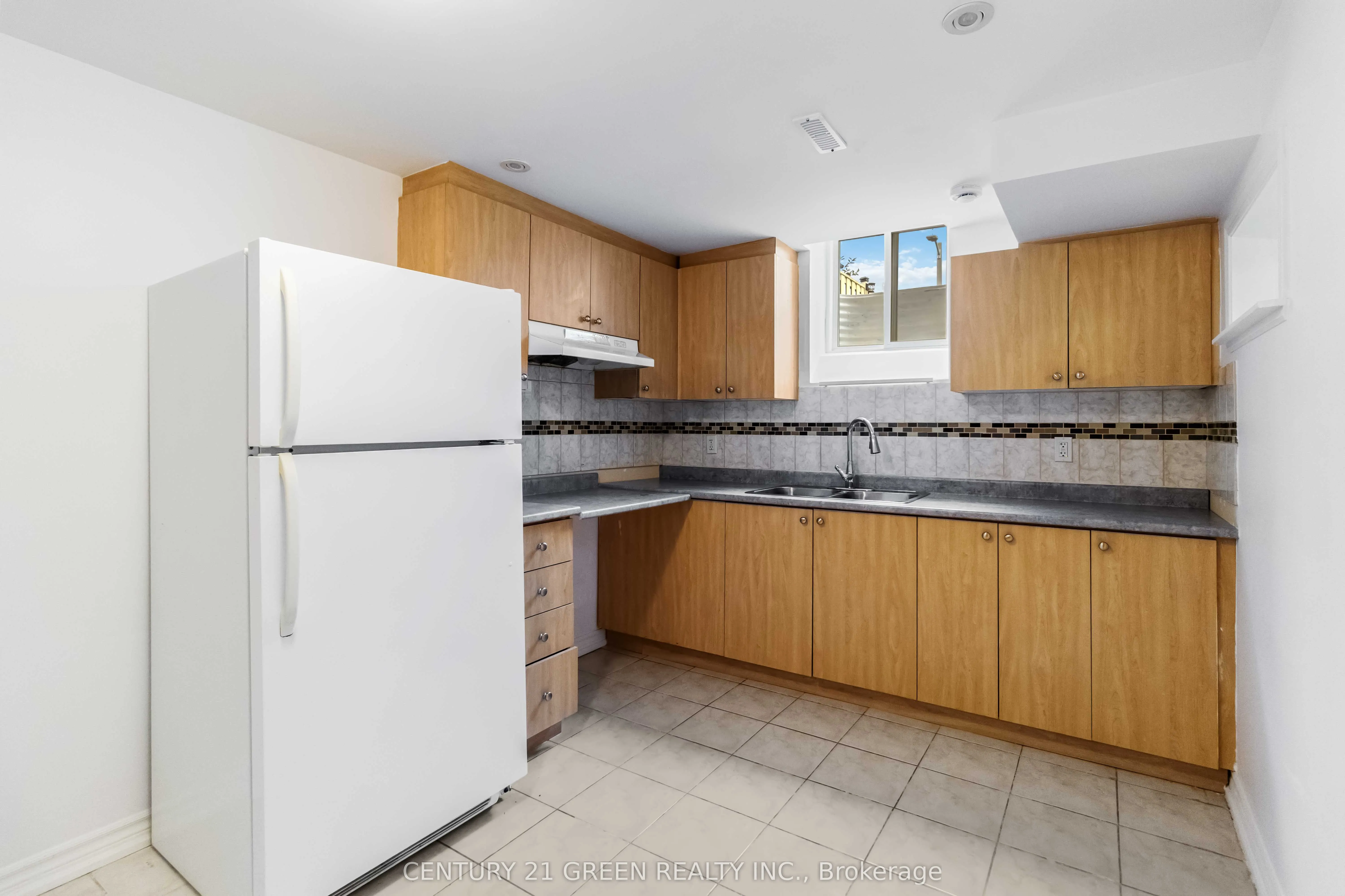 6085 Rowers Crescent