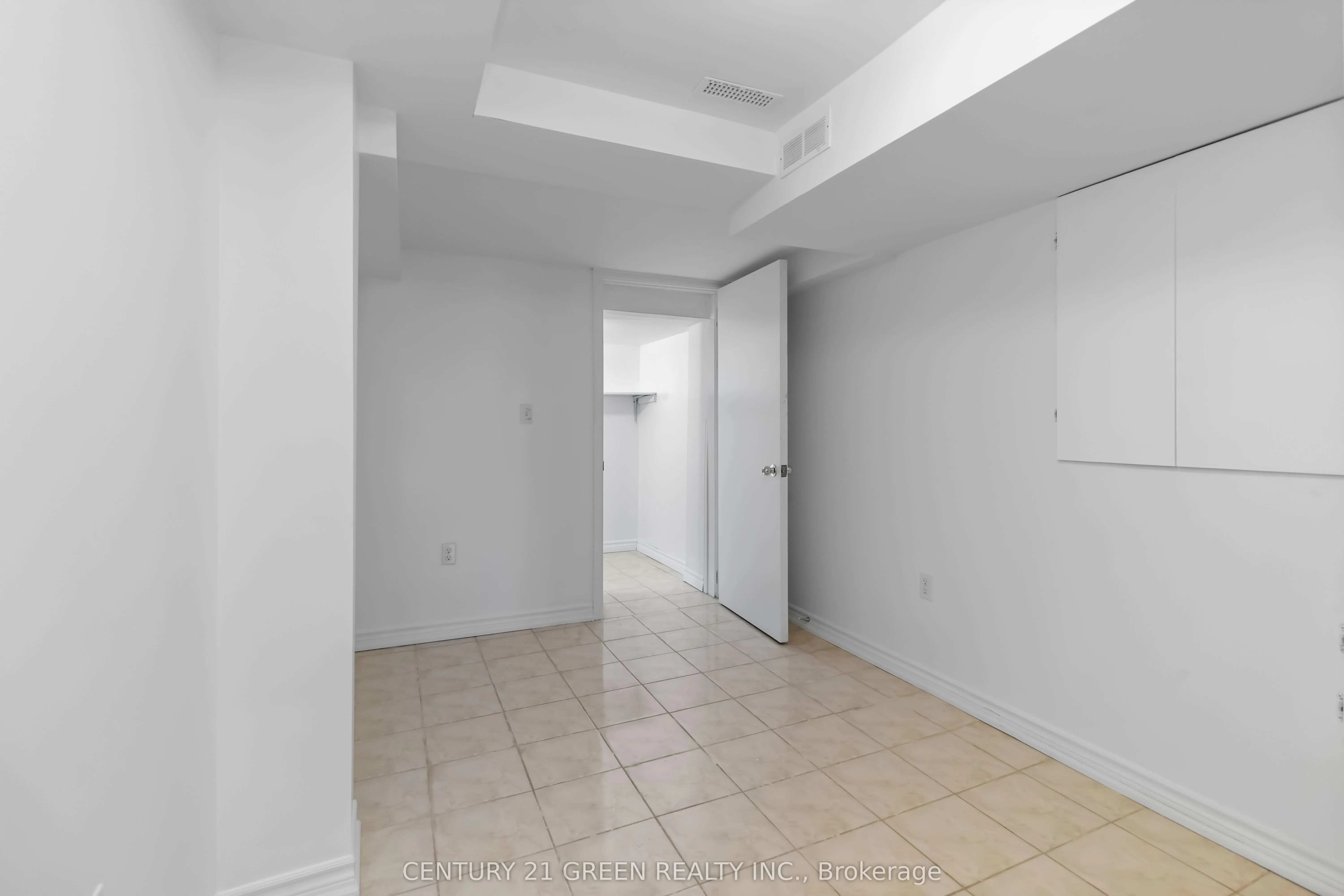 6085 Rowers Crescent