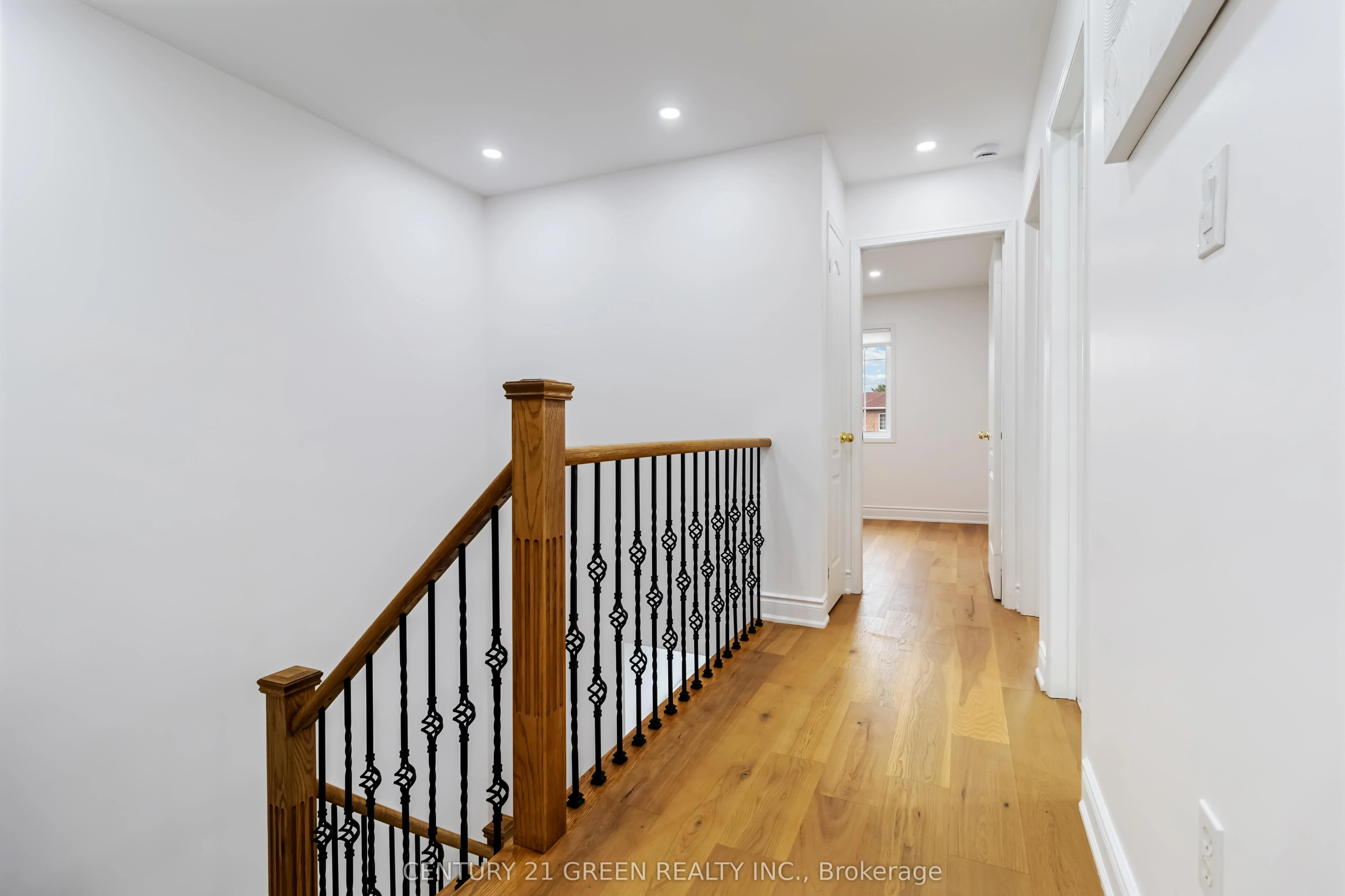 6085 Rowers Crescent