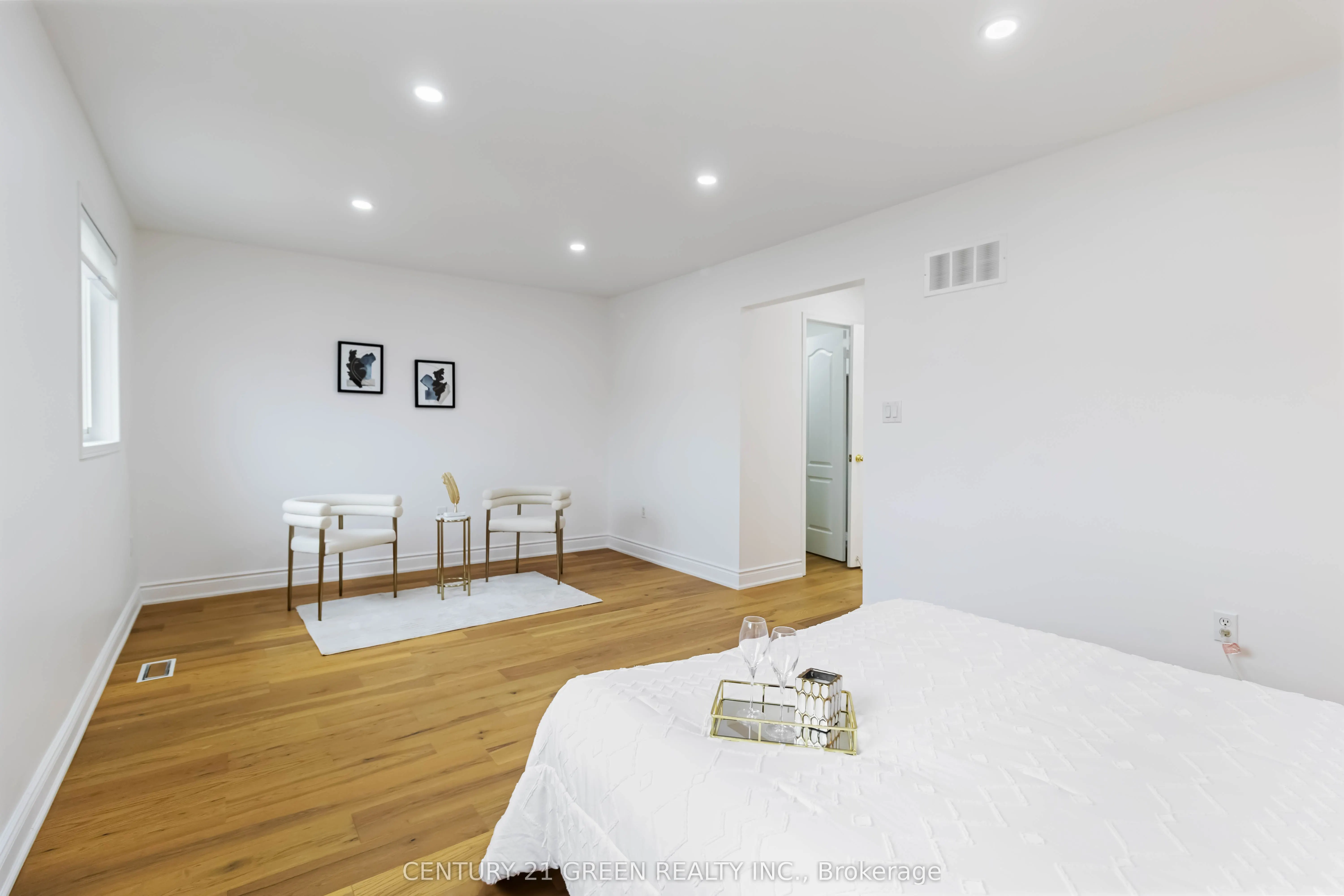 6085 Rowers Crescent