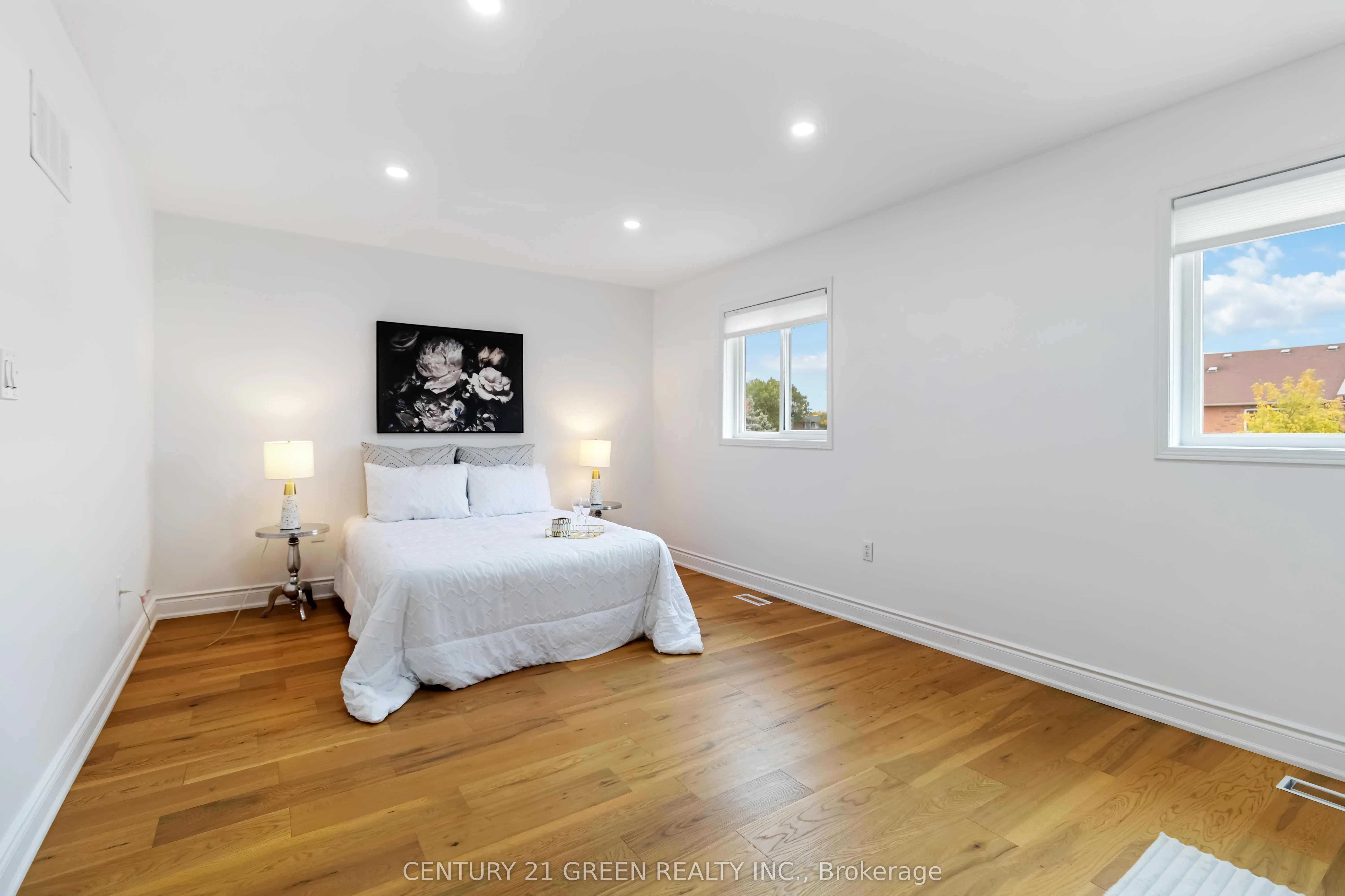 6085 Rowers Crescent
