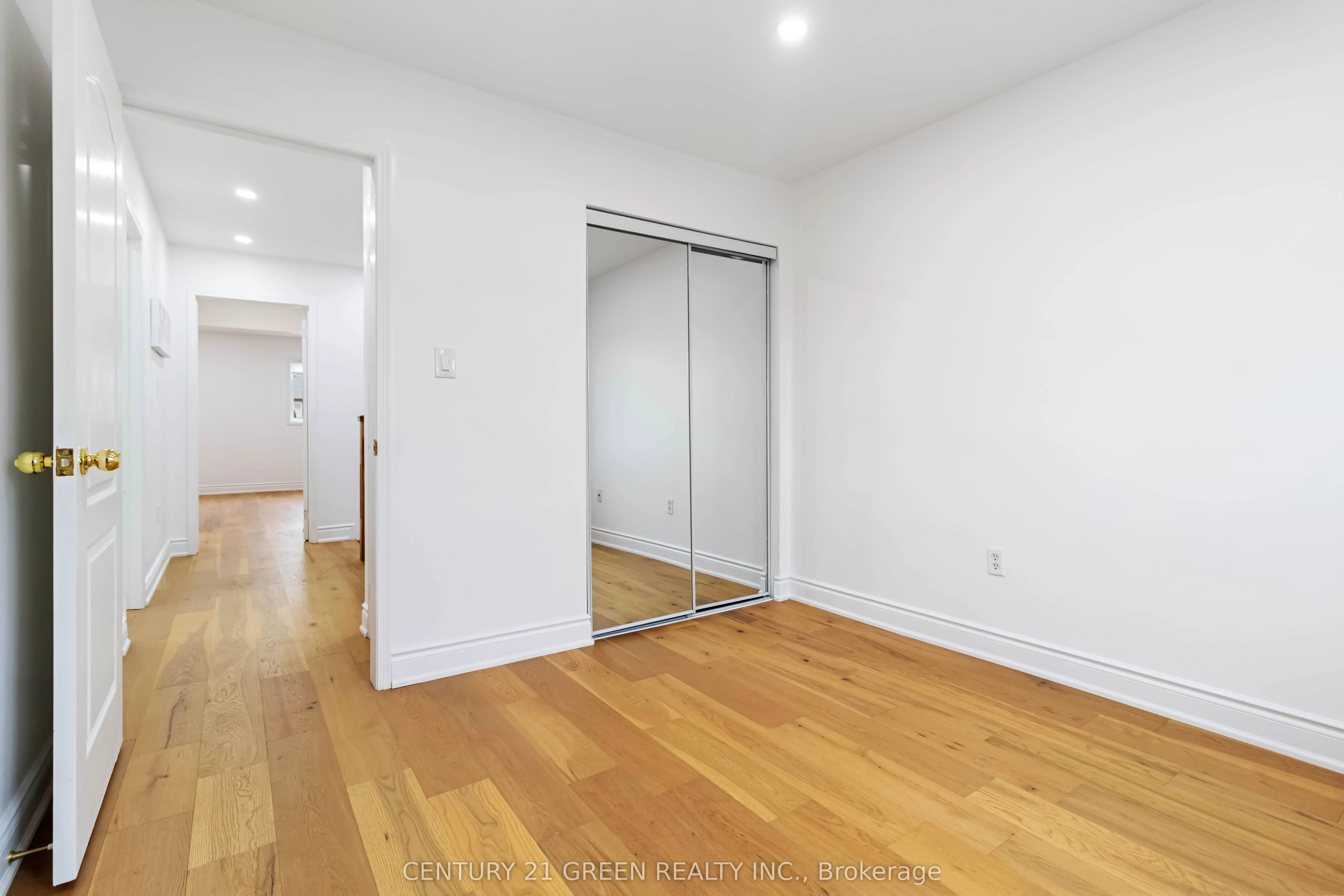 6085 Rowers Crescent