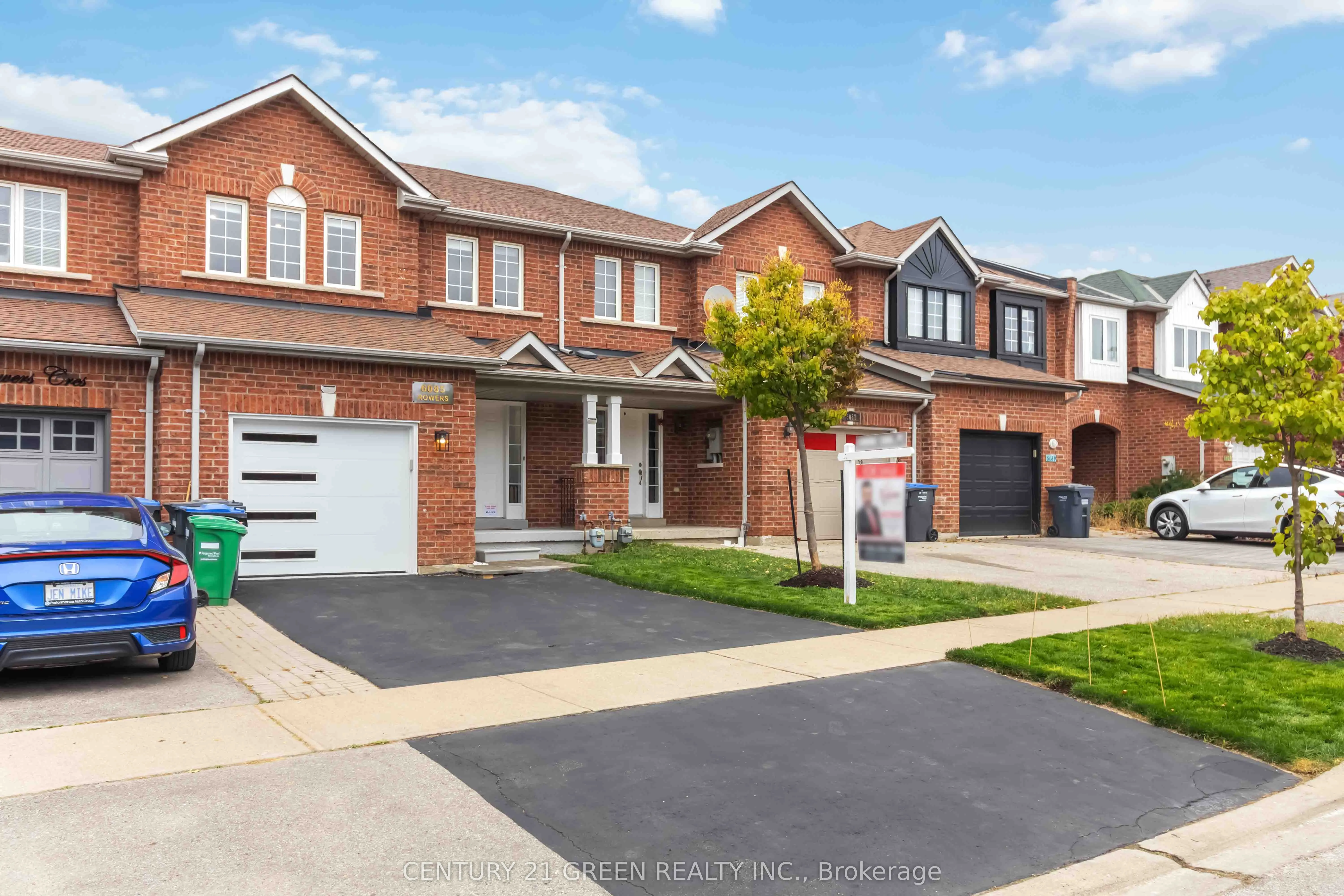 6085 Rowers Crescent