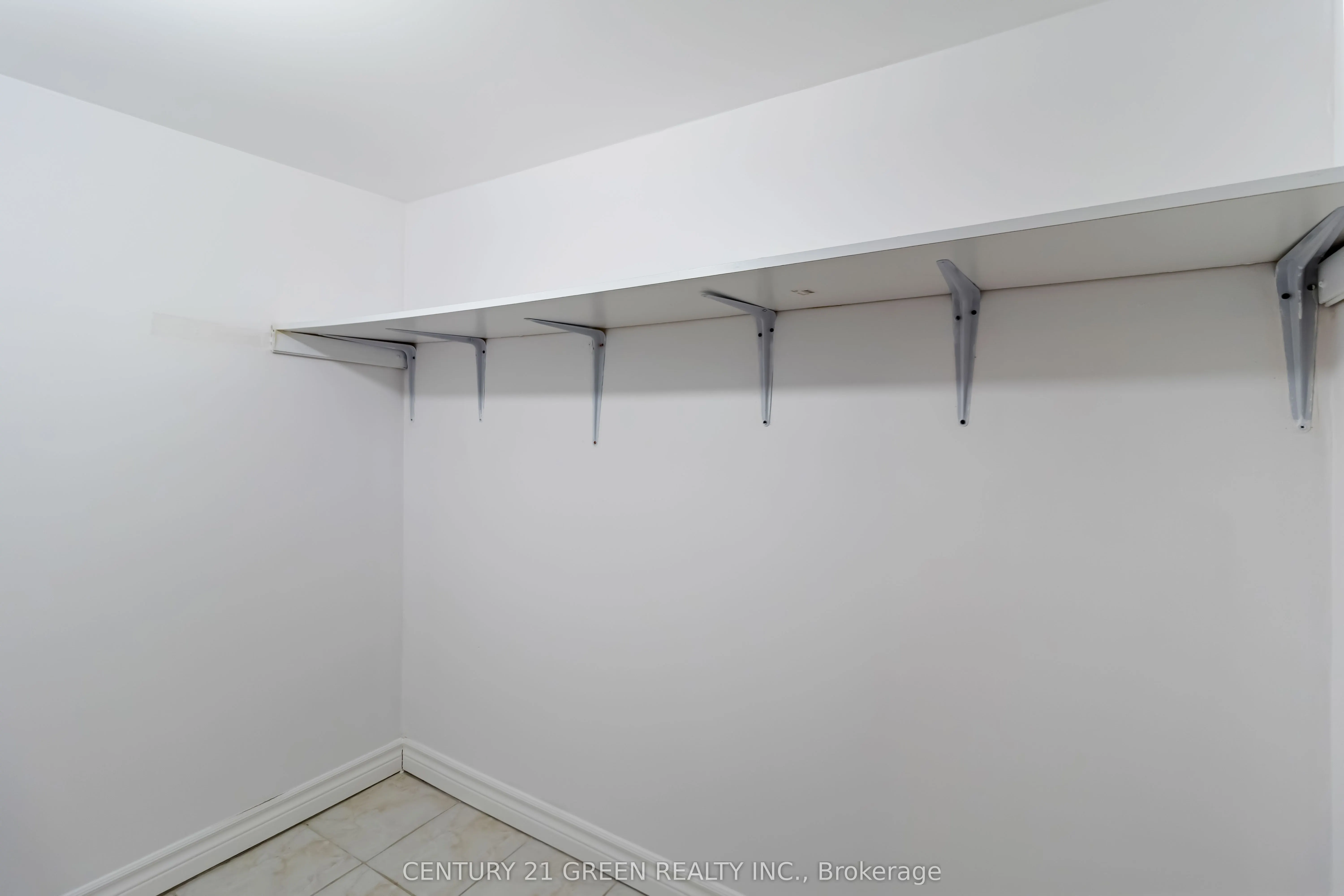 6085 Rowers Crescent