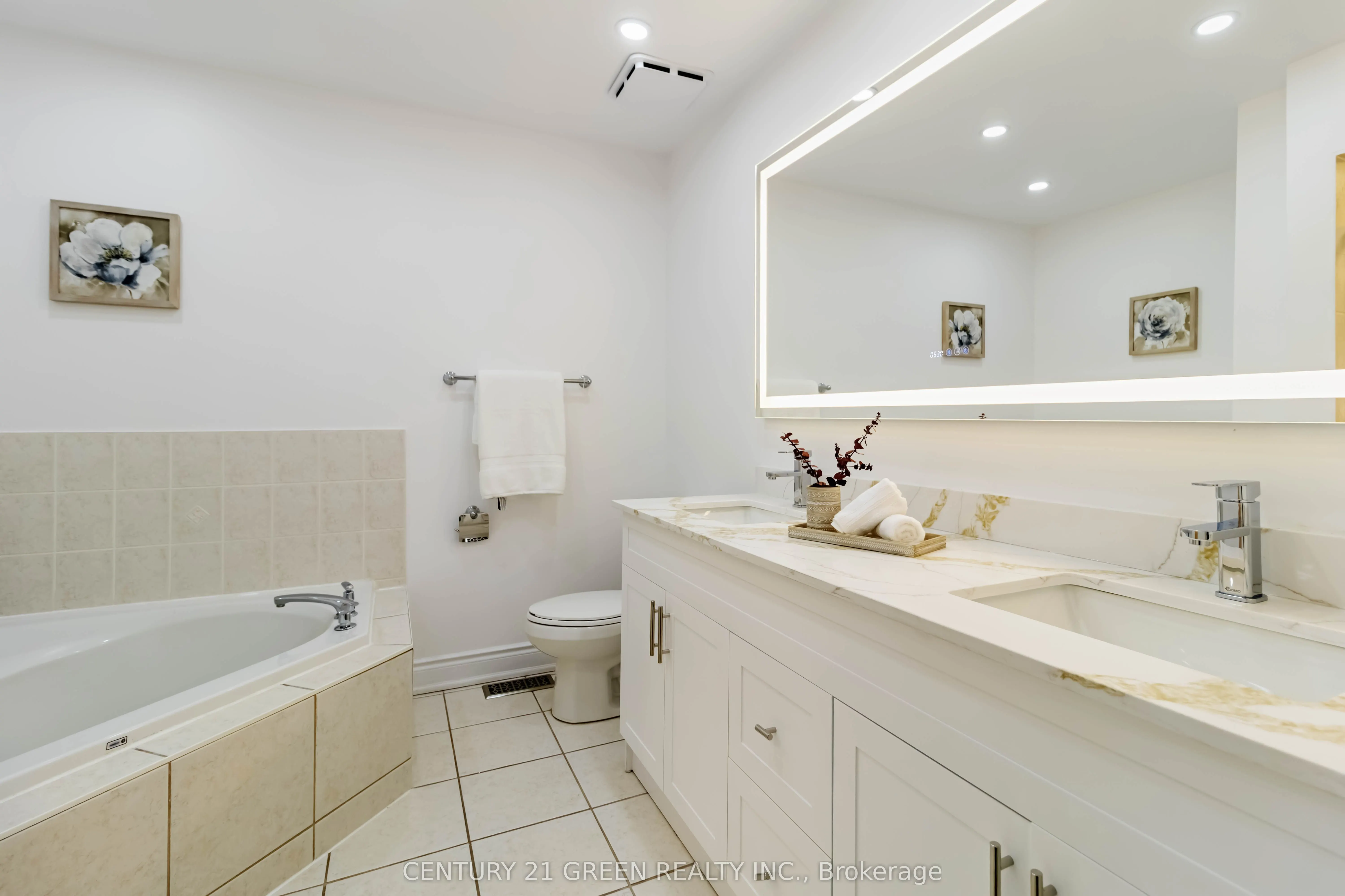 6085 Rowers Crescent