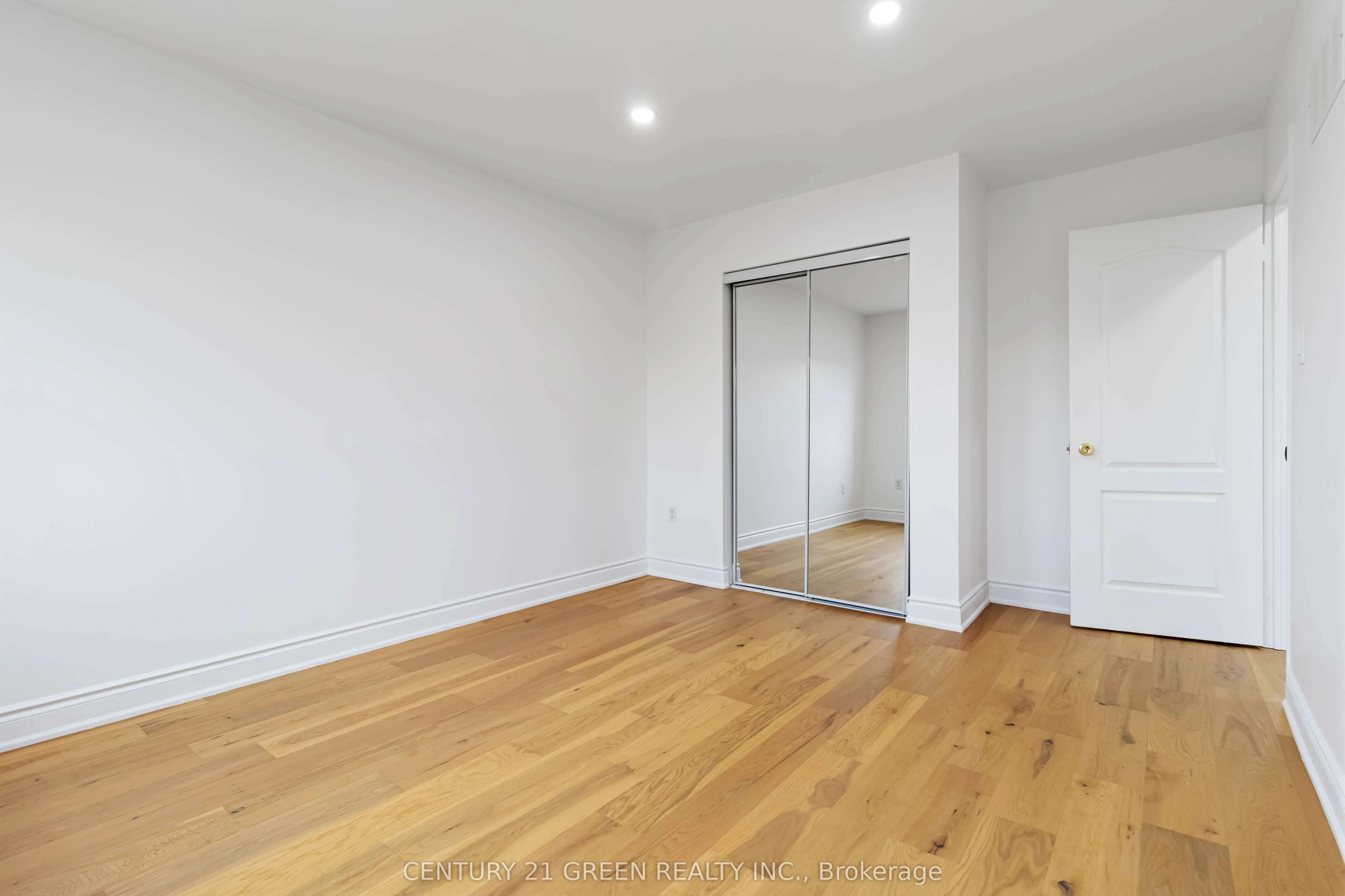 6085 Rowers Crescent