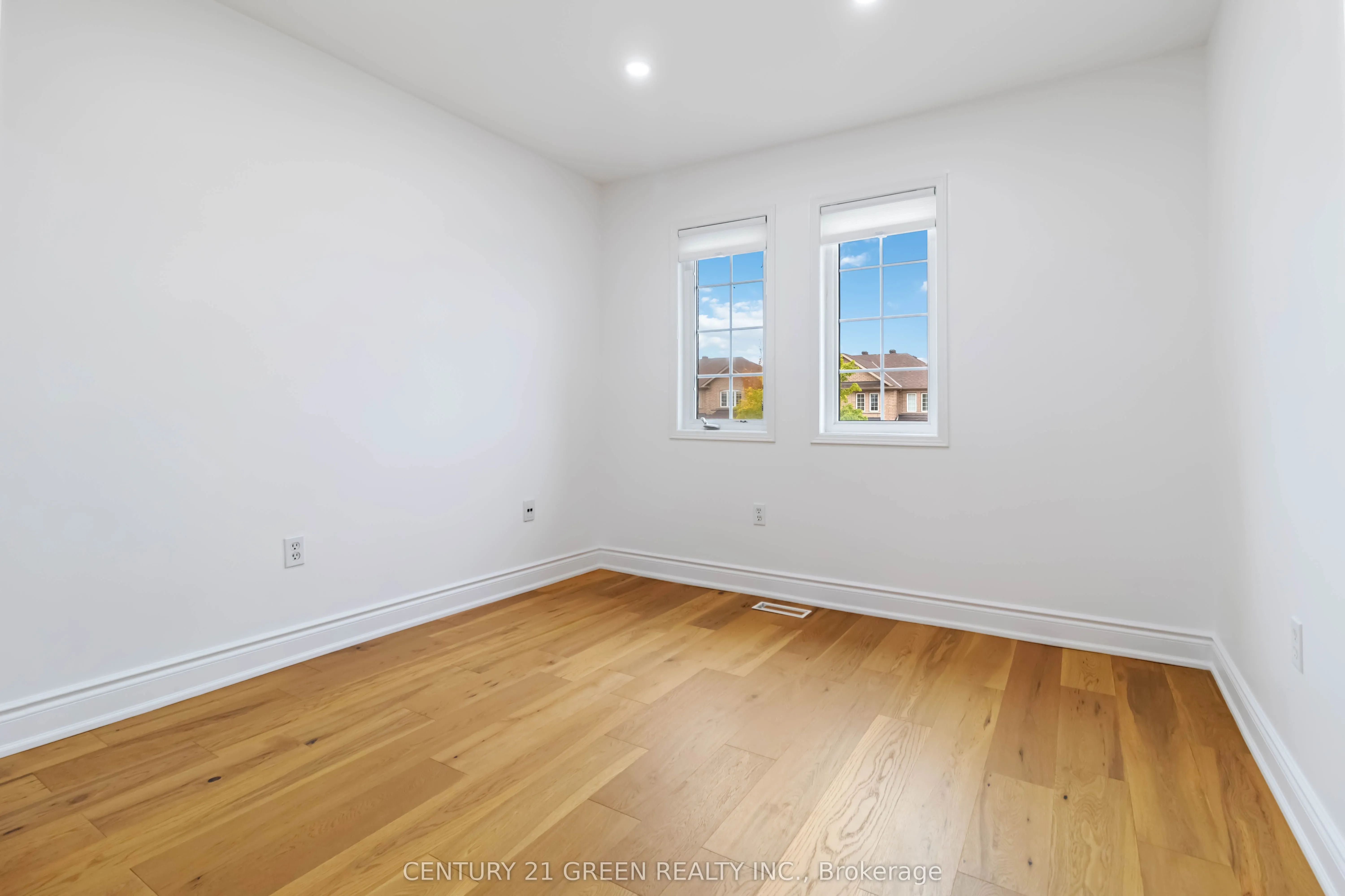 6085 Rowers Crescent