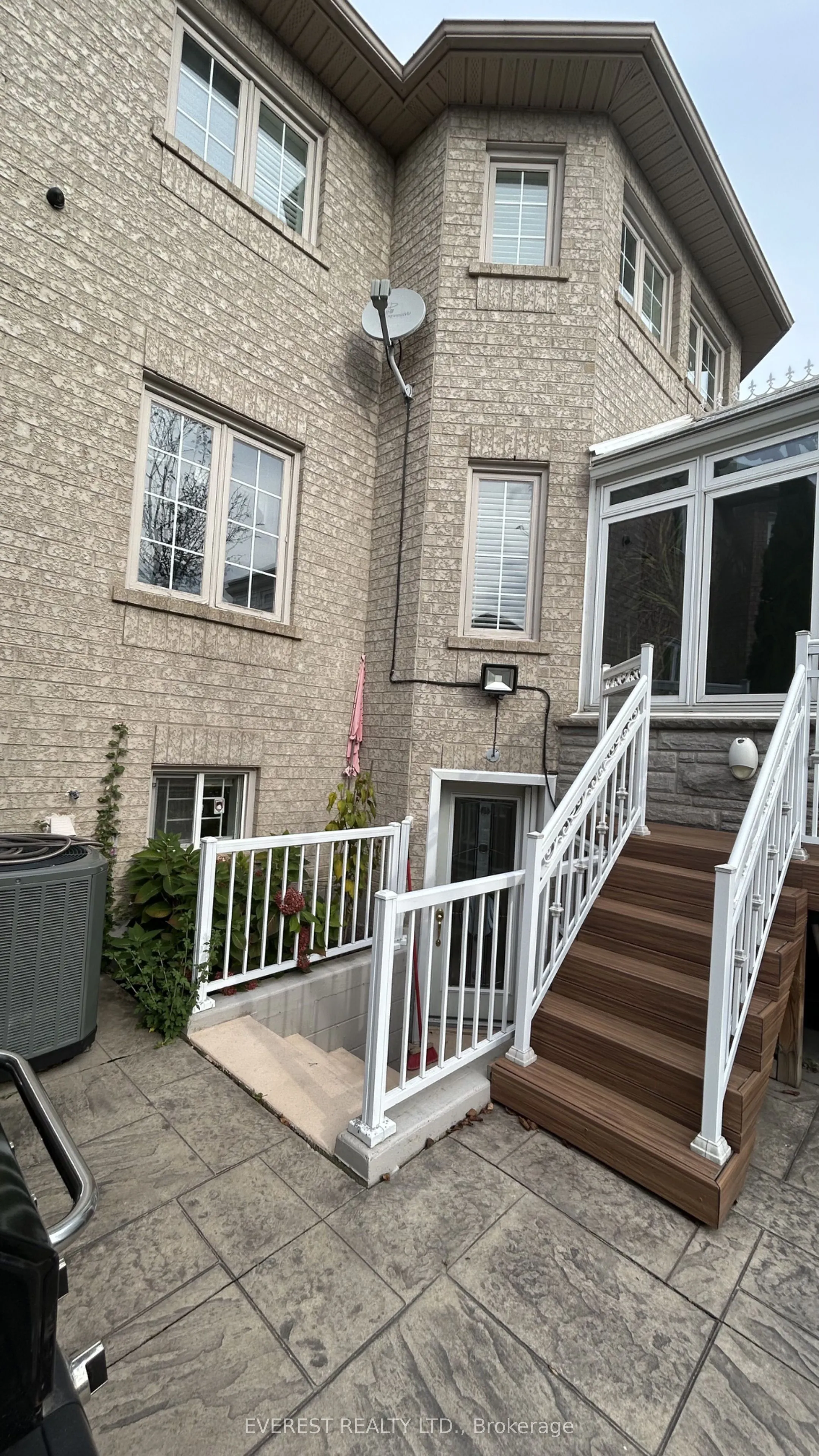 397 Turnberry Crescent