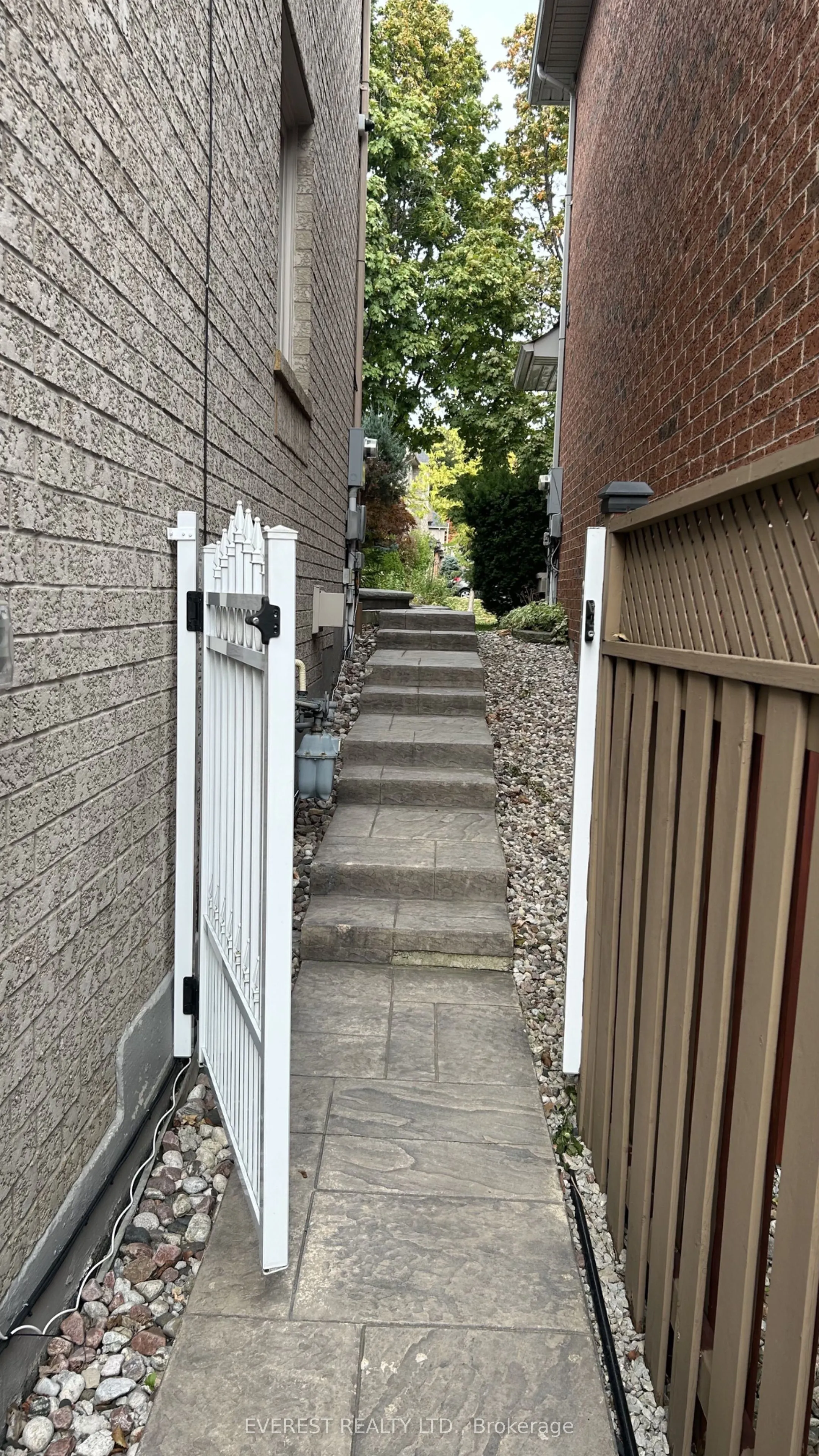 397 Turnberry Crescent