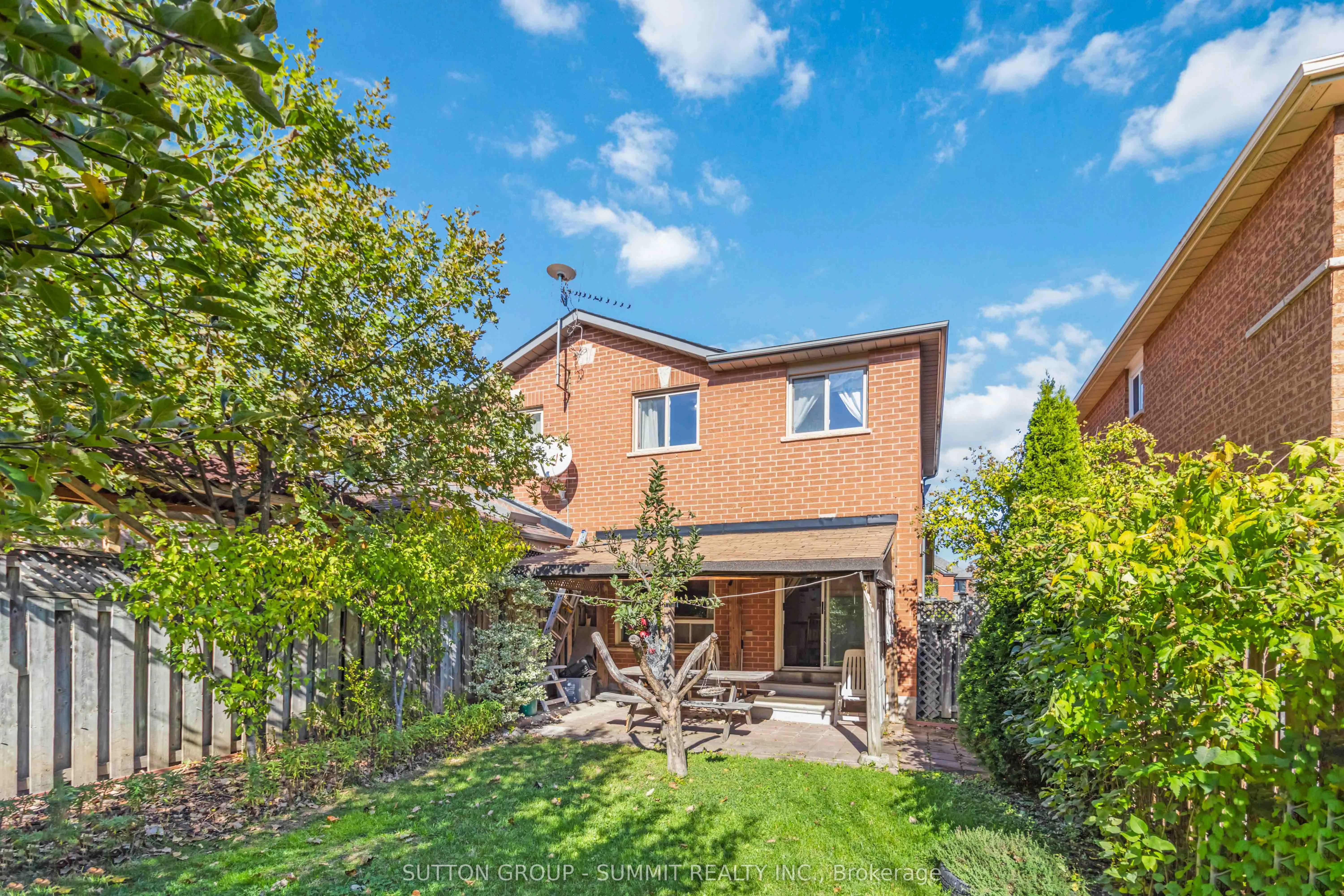 5607 Palmerston Crescent