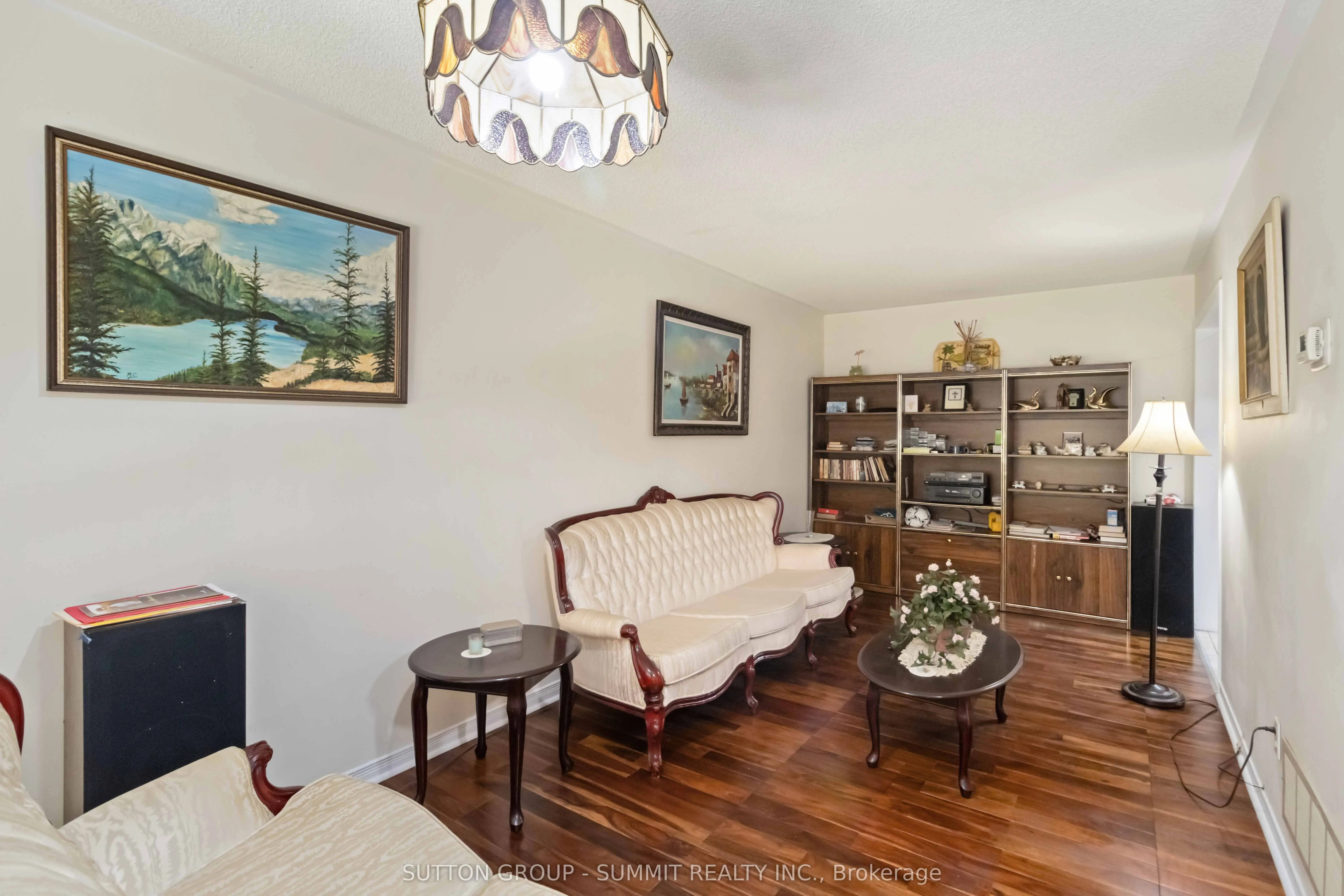 5607 Palmerston Crescent