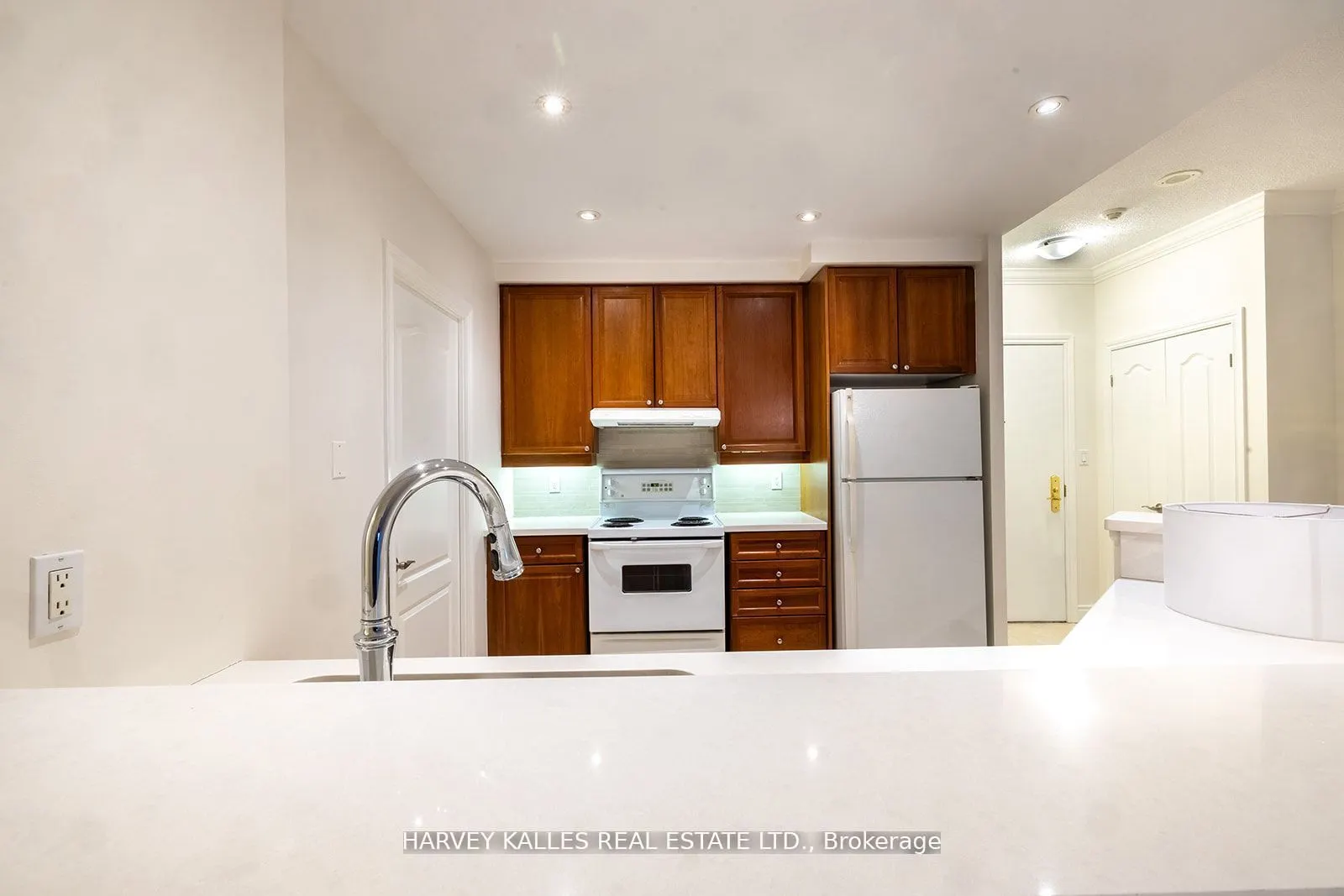 2 Aberfoyle Crescent, #412