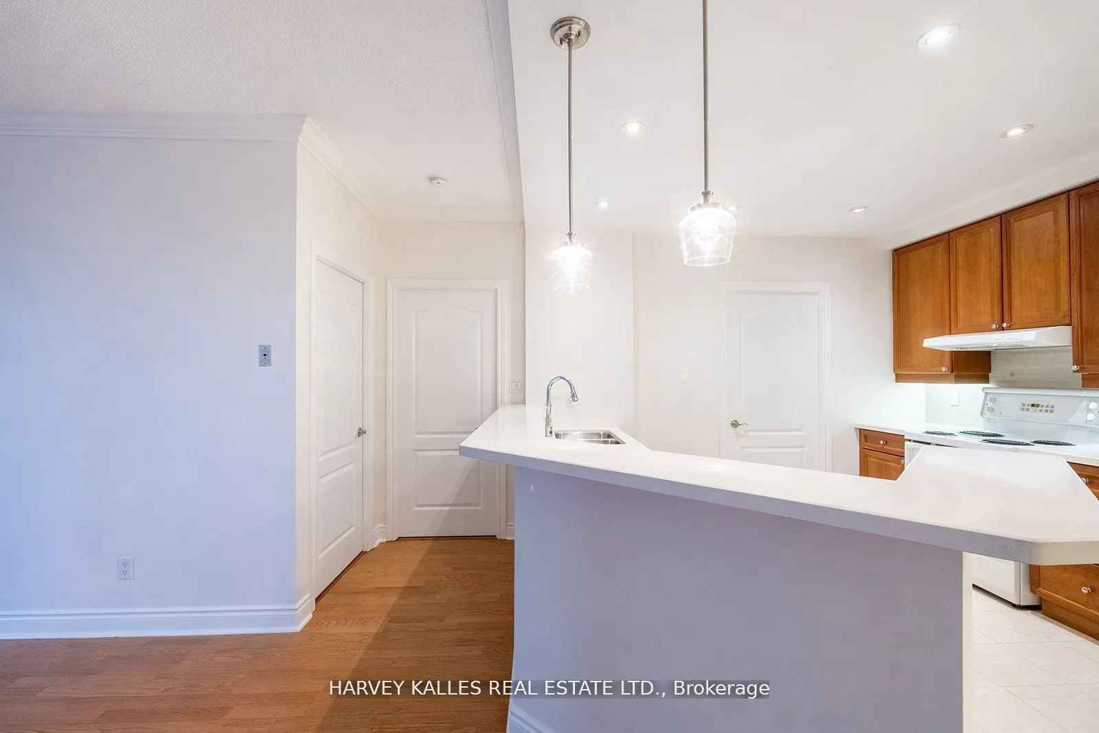 2 Aberfoyle Crescent, #412