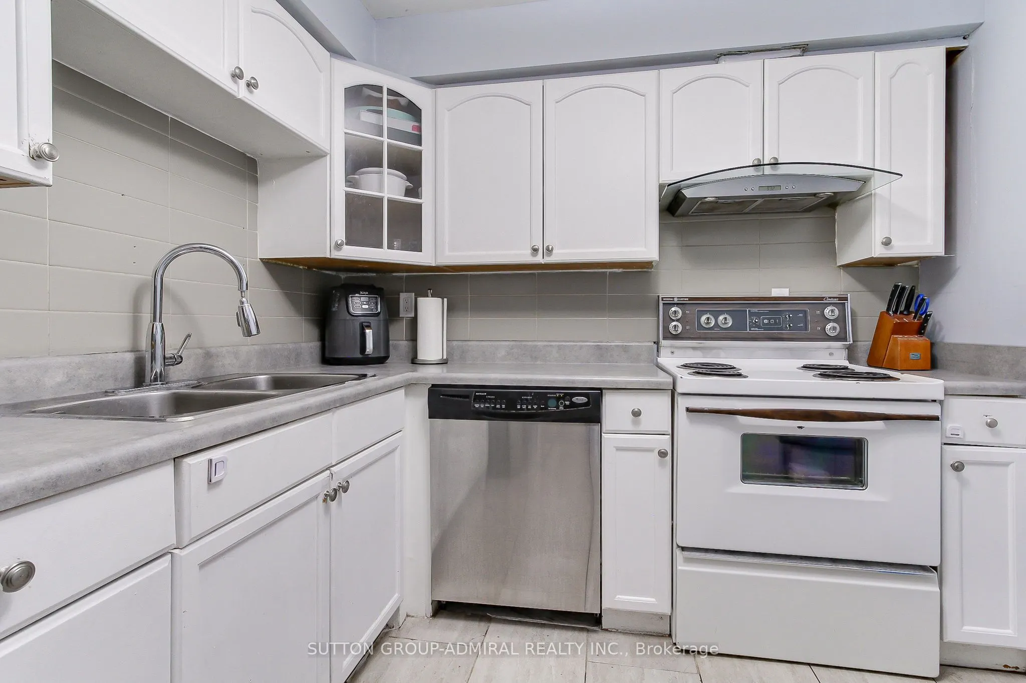 2470 Eglinton Avenue W, #1205