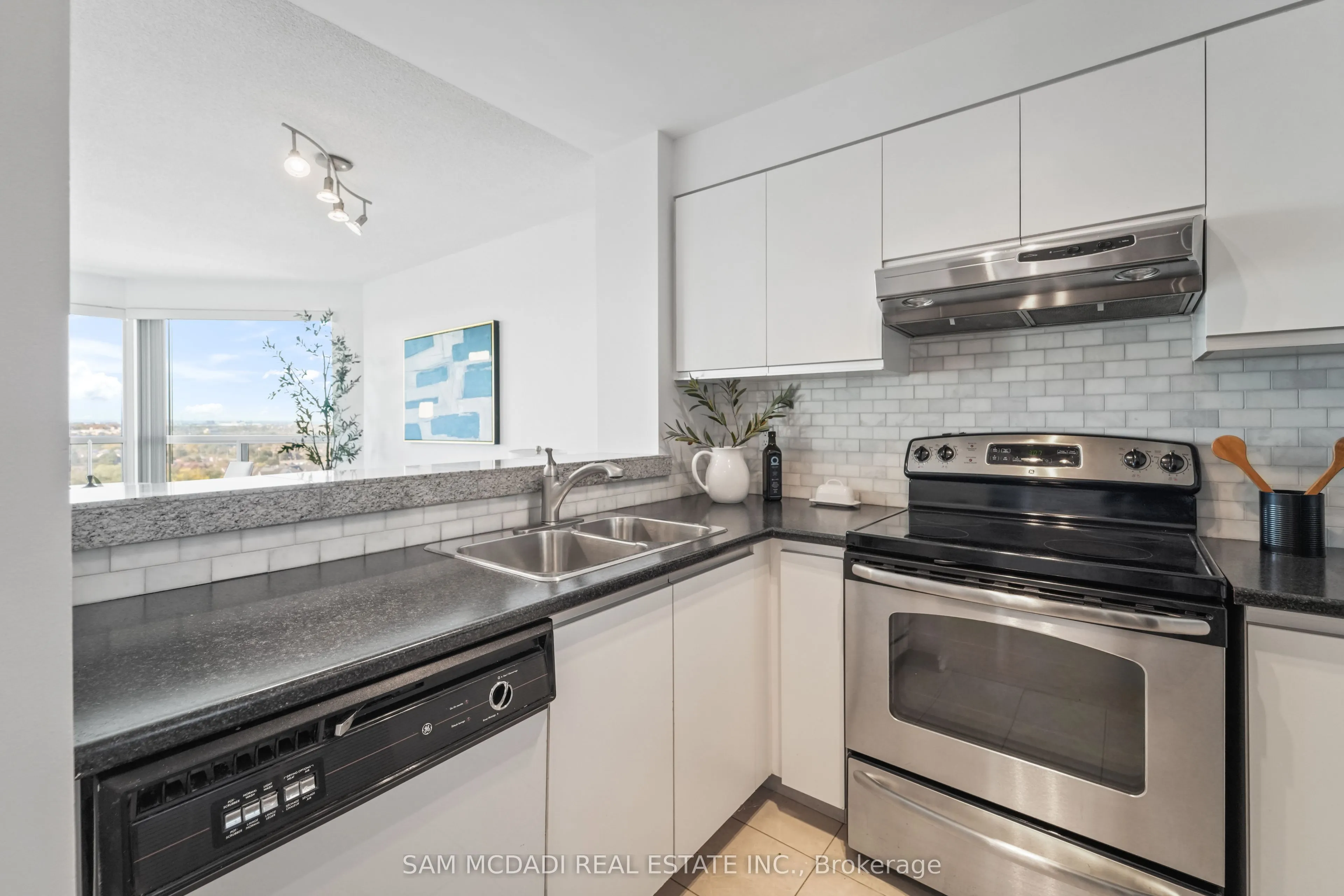 2177 Burnhamthorpe Road W, #1807