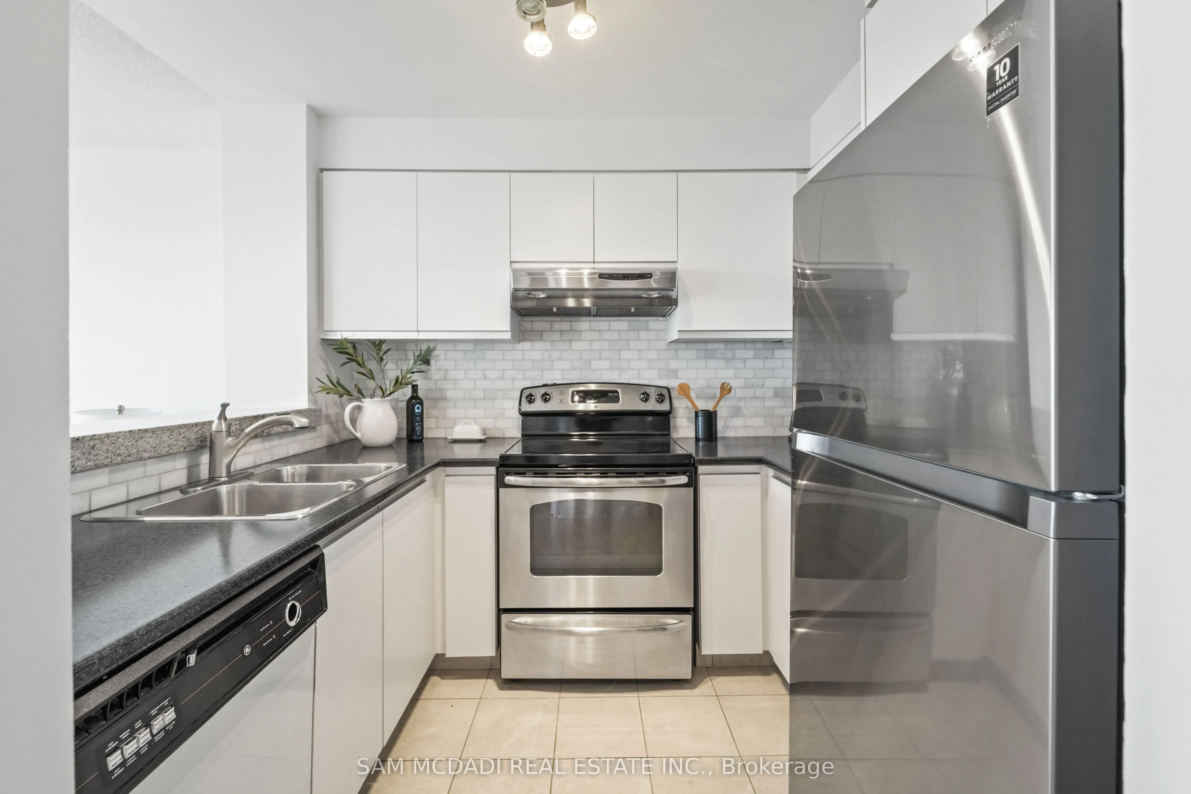 2177 Burnhamthorpe Road W, #1807