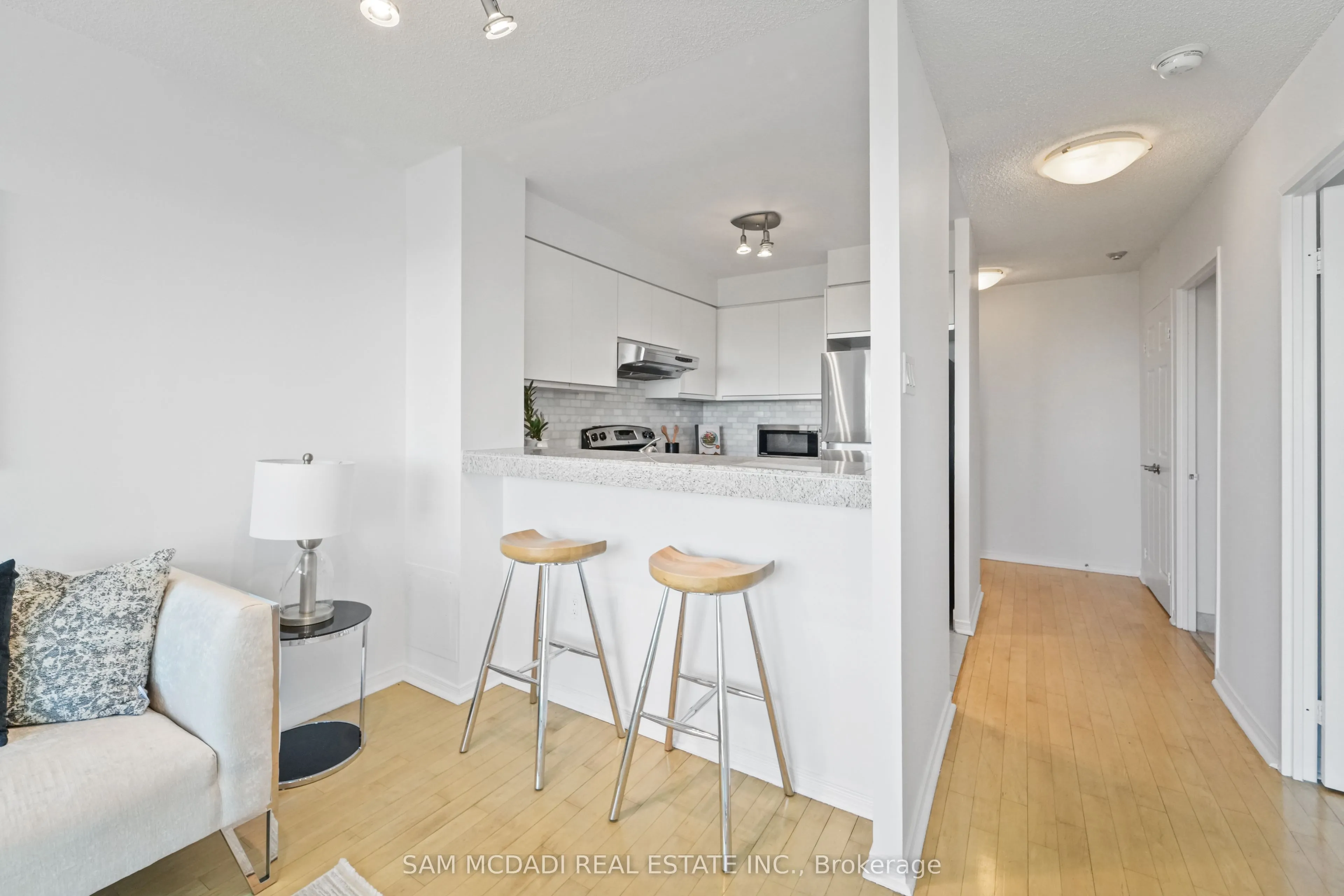 2177 Burnhamthorpe Road W, #1807