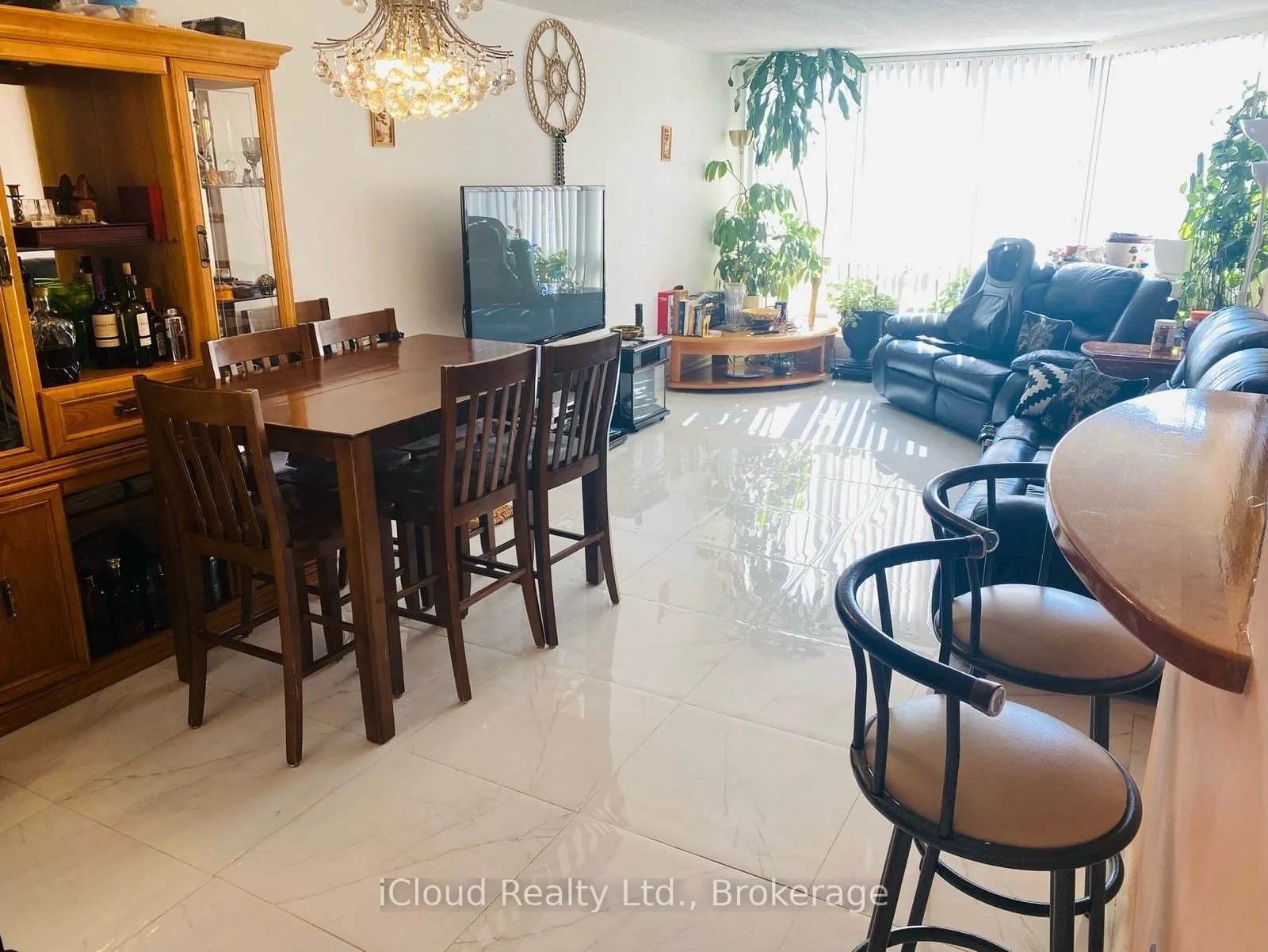 25 Fairview Road W, #1004