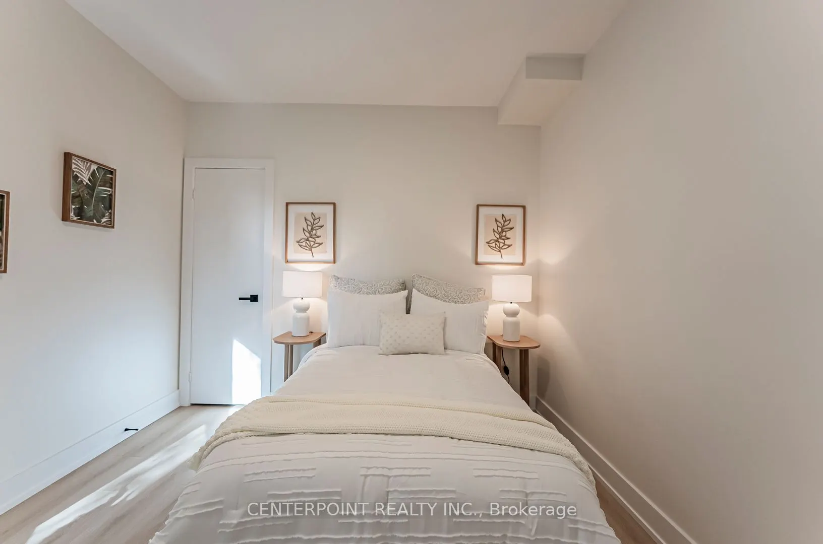 20 Roblocke Avenue, #Main
