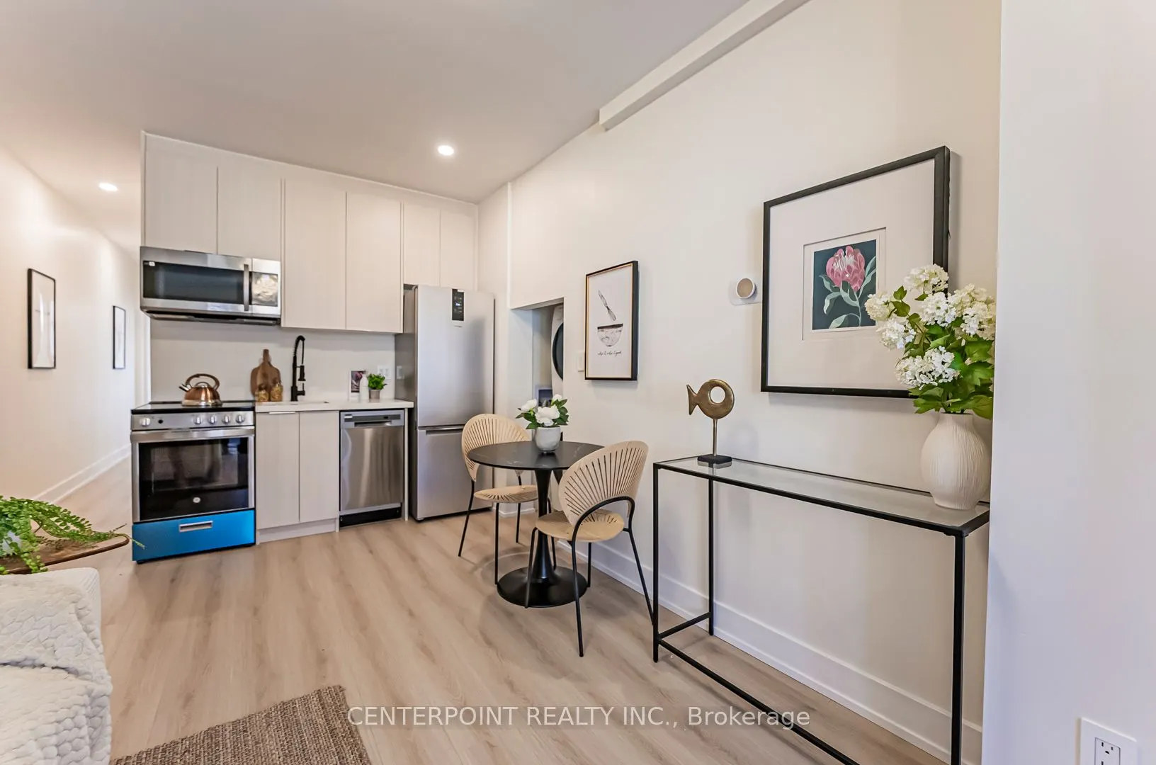 20 Roblocke Avenue, #Main