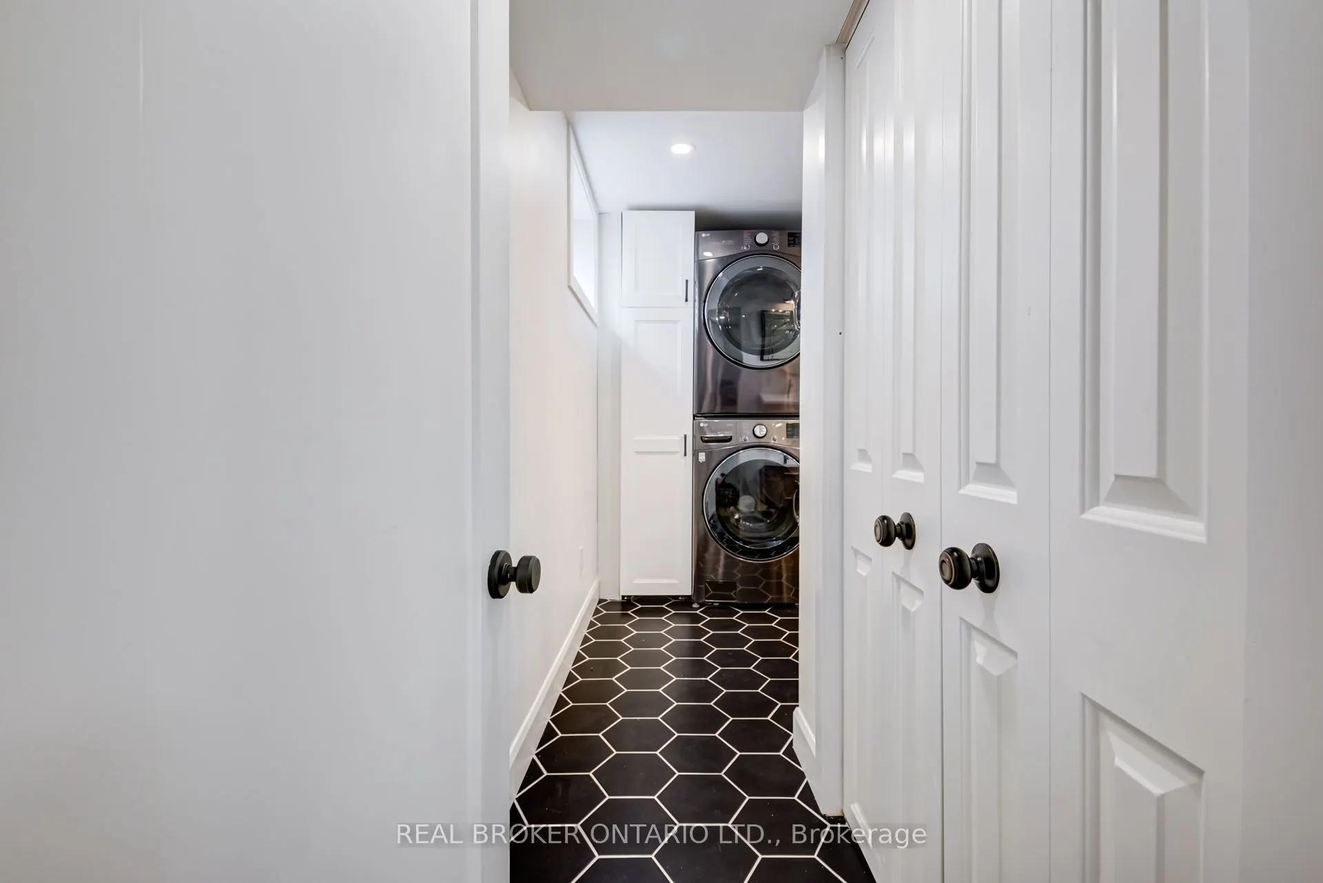 186 Jeffrey Avenue, #Lower