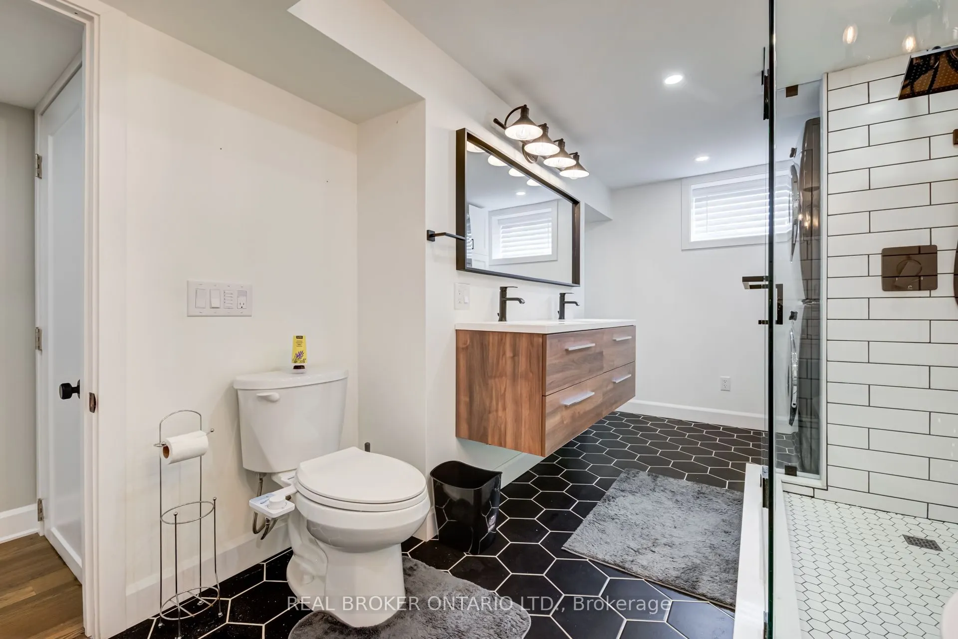 186 Jeffrey Avenue, #Lower