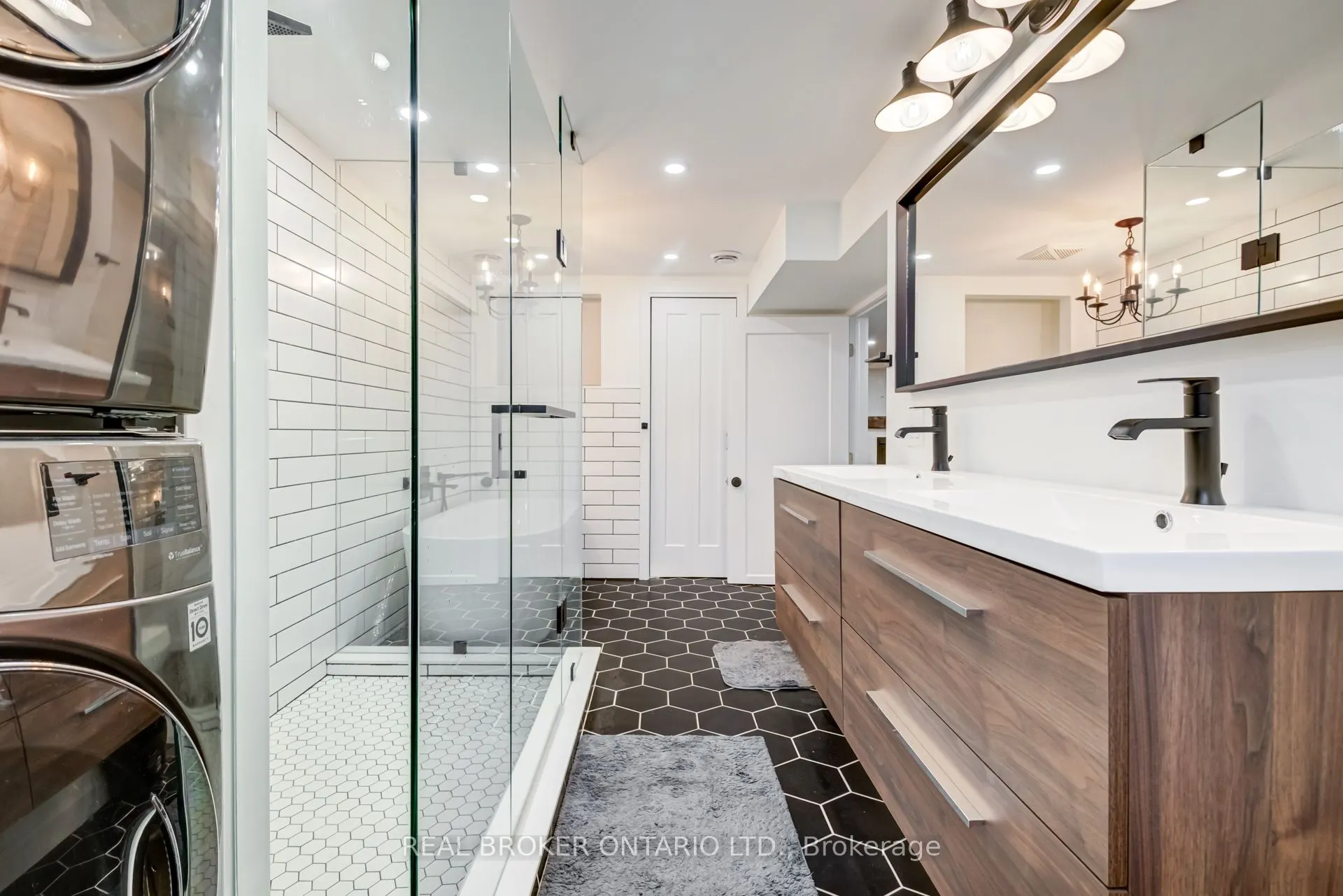186 Jeffrey Avenue, #Lower