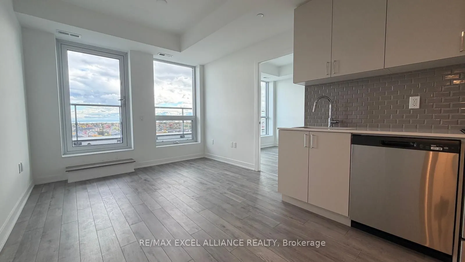1005 Dundas Street E, #811