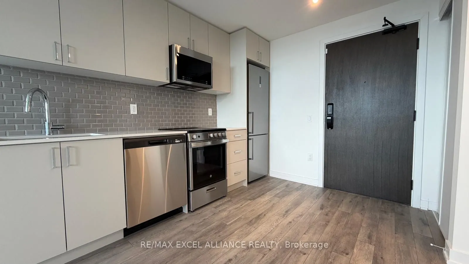 1005 Dundas Street E, #811