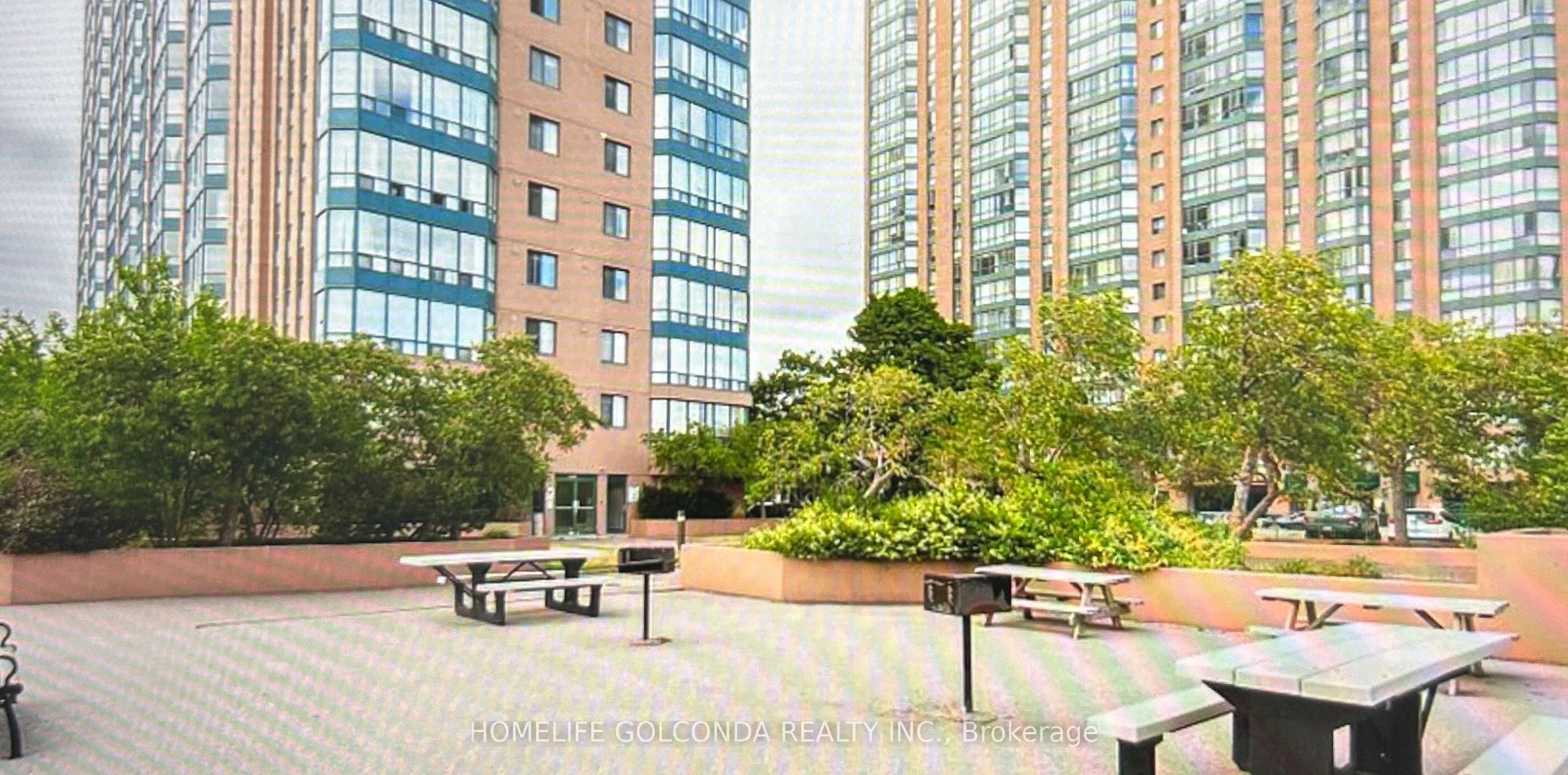 155 Hillcrest Avenue E, #2116