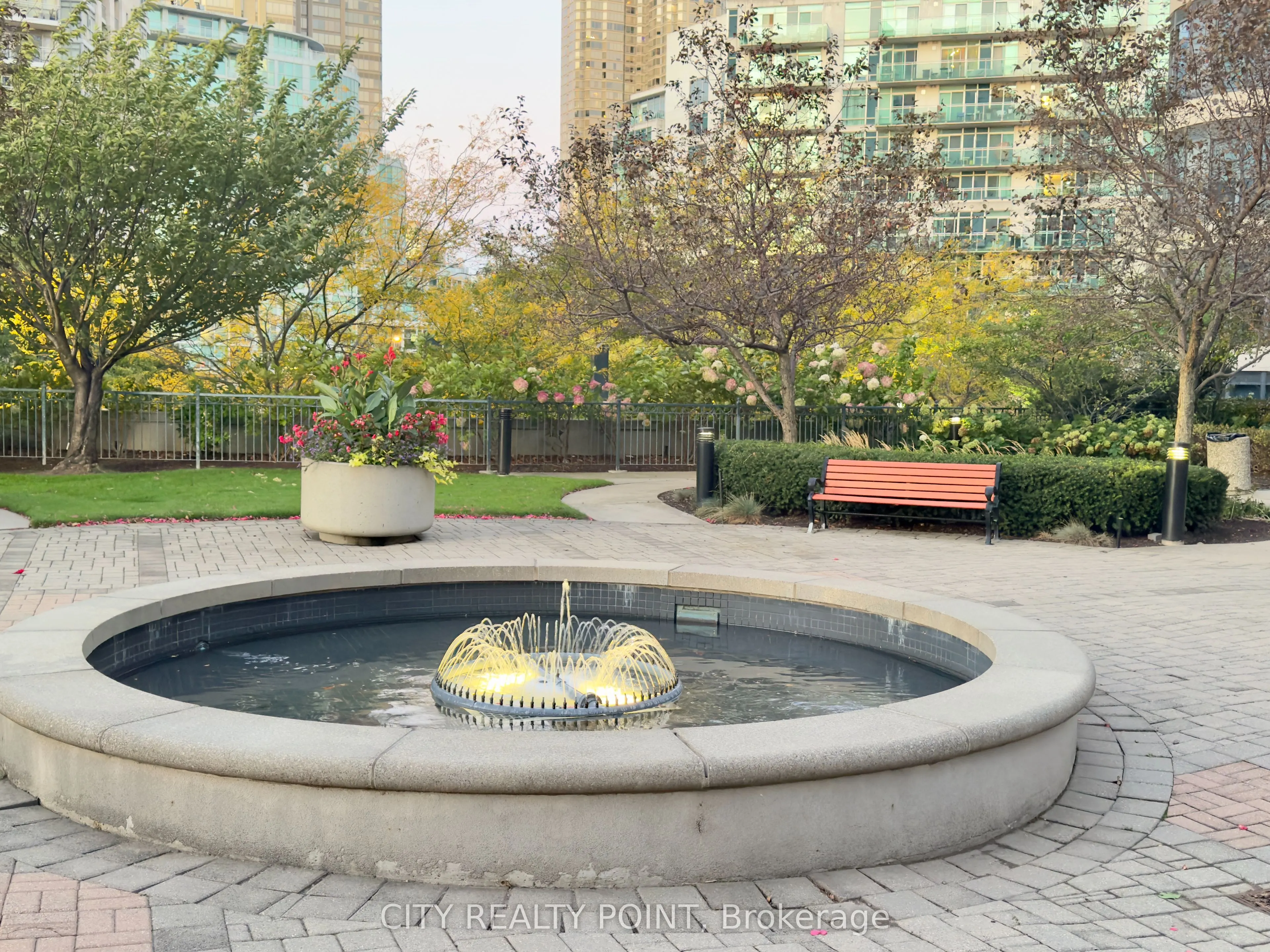 2087 Lake Shore Boulevard W, #1006
