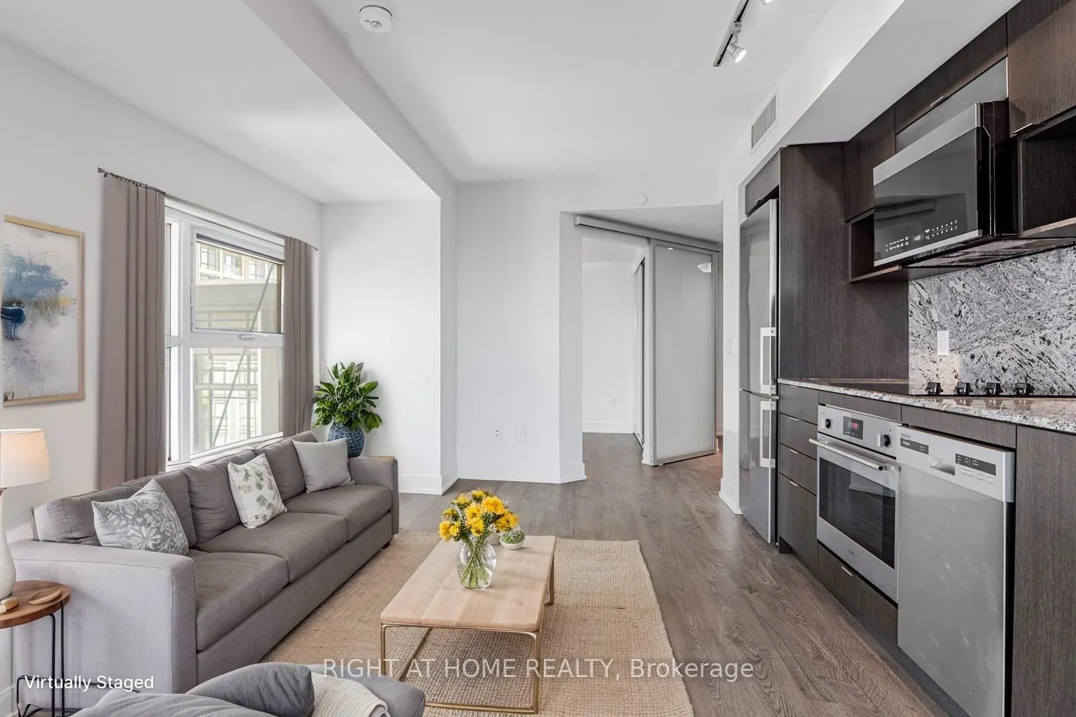 9 Mabelle Avenue, #318