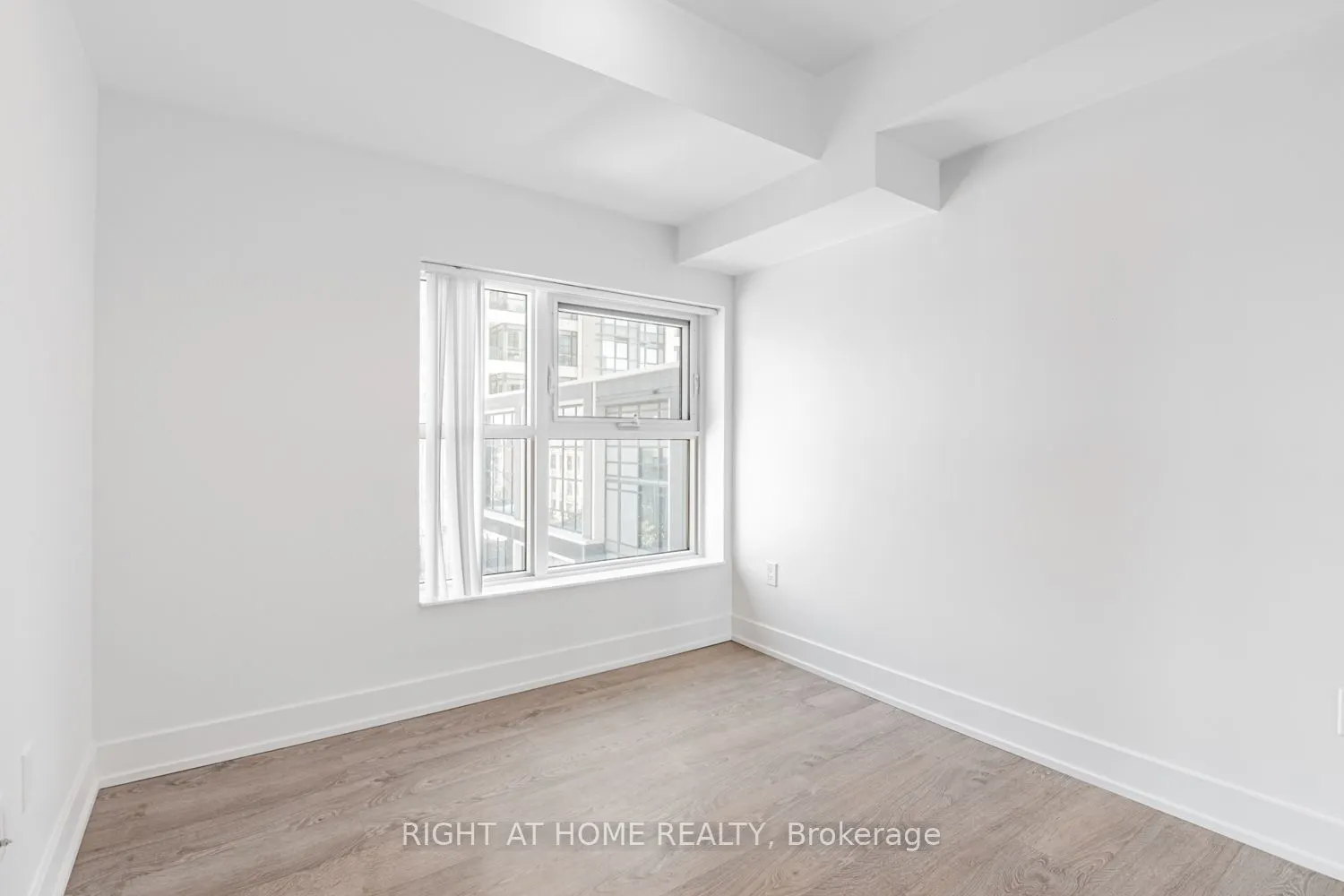 9 Mabelle Avenue, #318